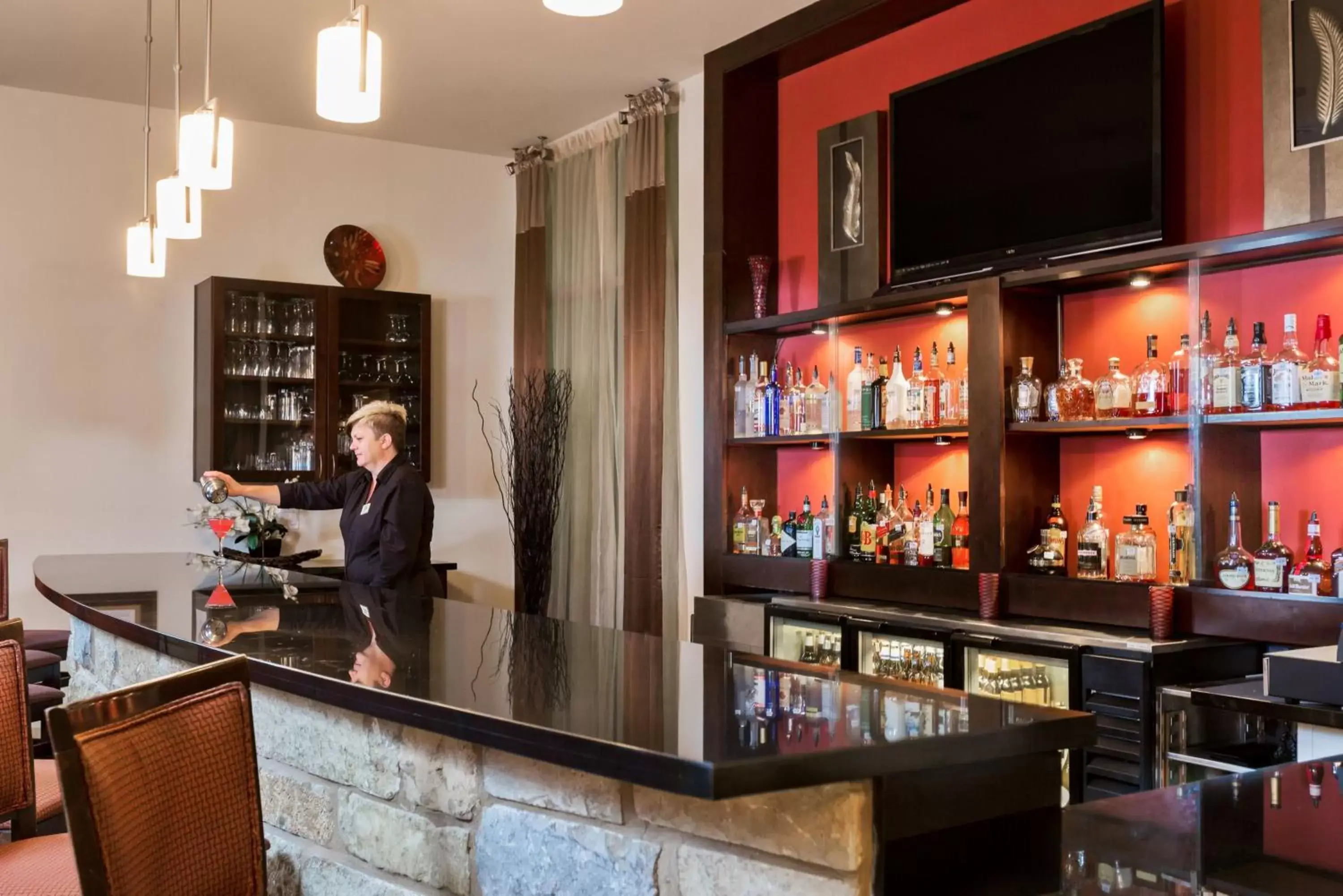 Lounge or bar in Holiday Inn Temple - Belton, an IHG Hotel