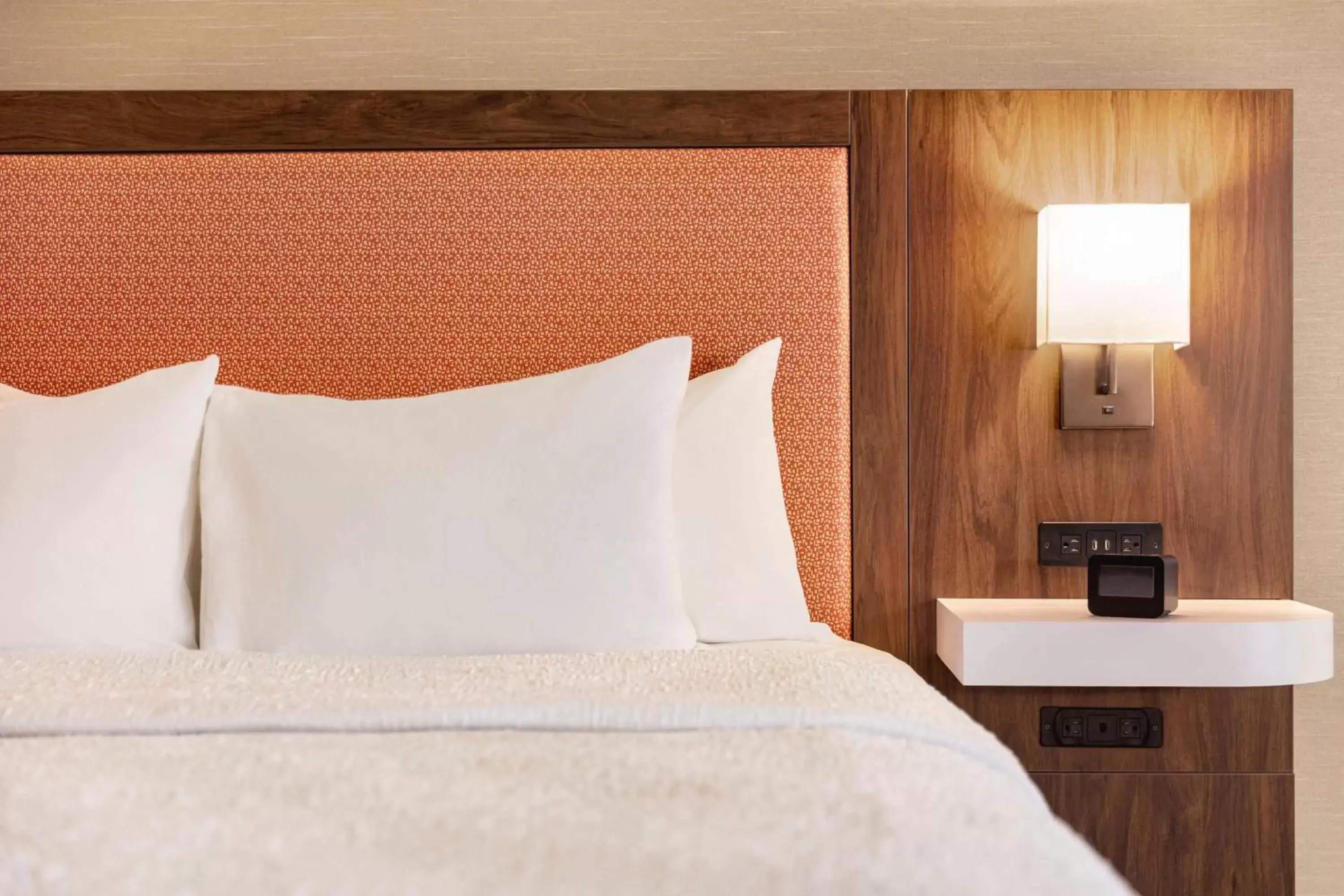 Bed in Hampton Inn & Suites Valparaiso