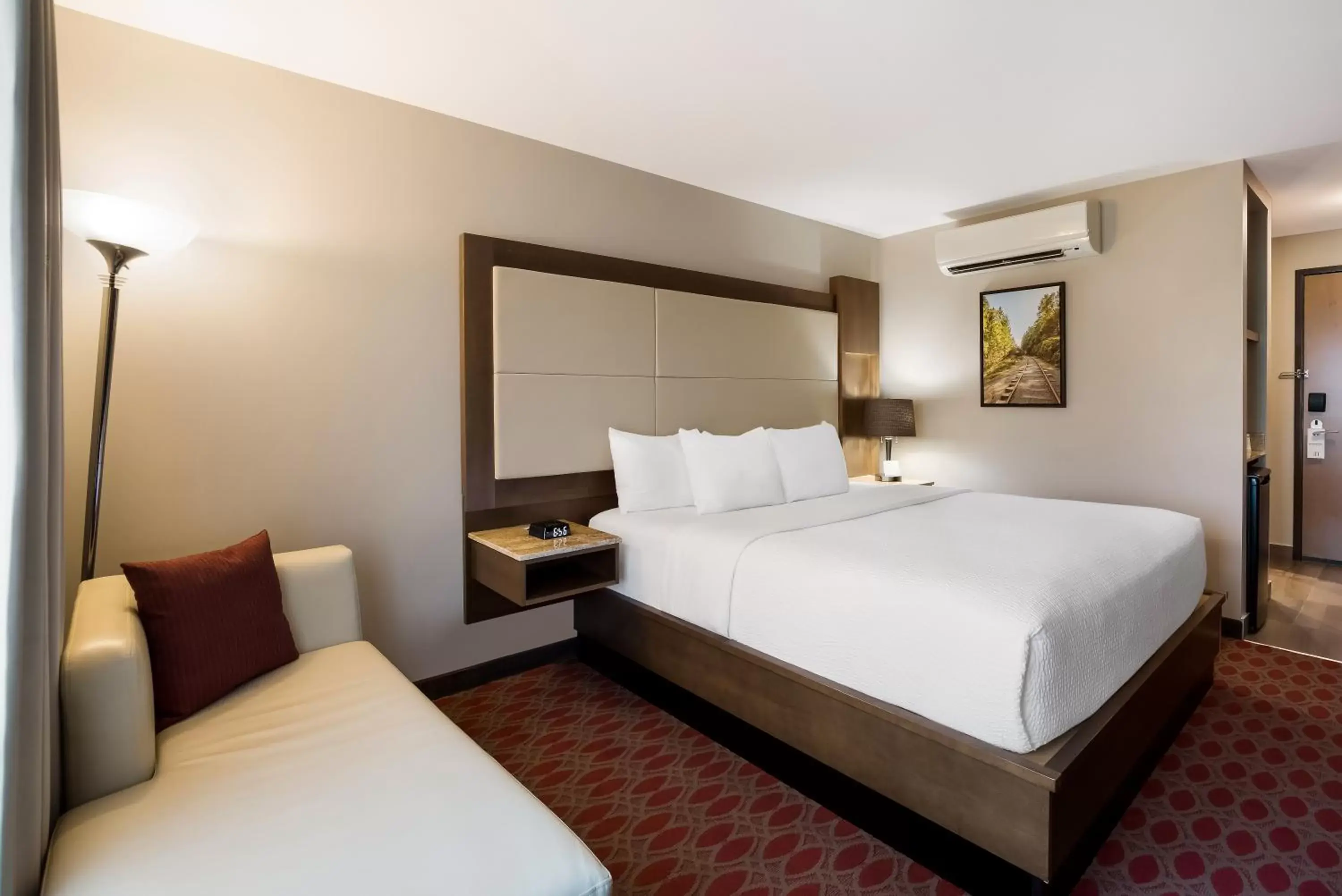 Bedroom, Bed in Hotel 11 by Sonesta
