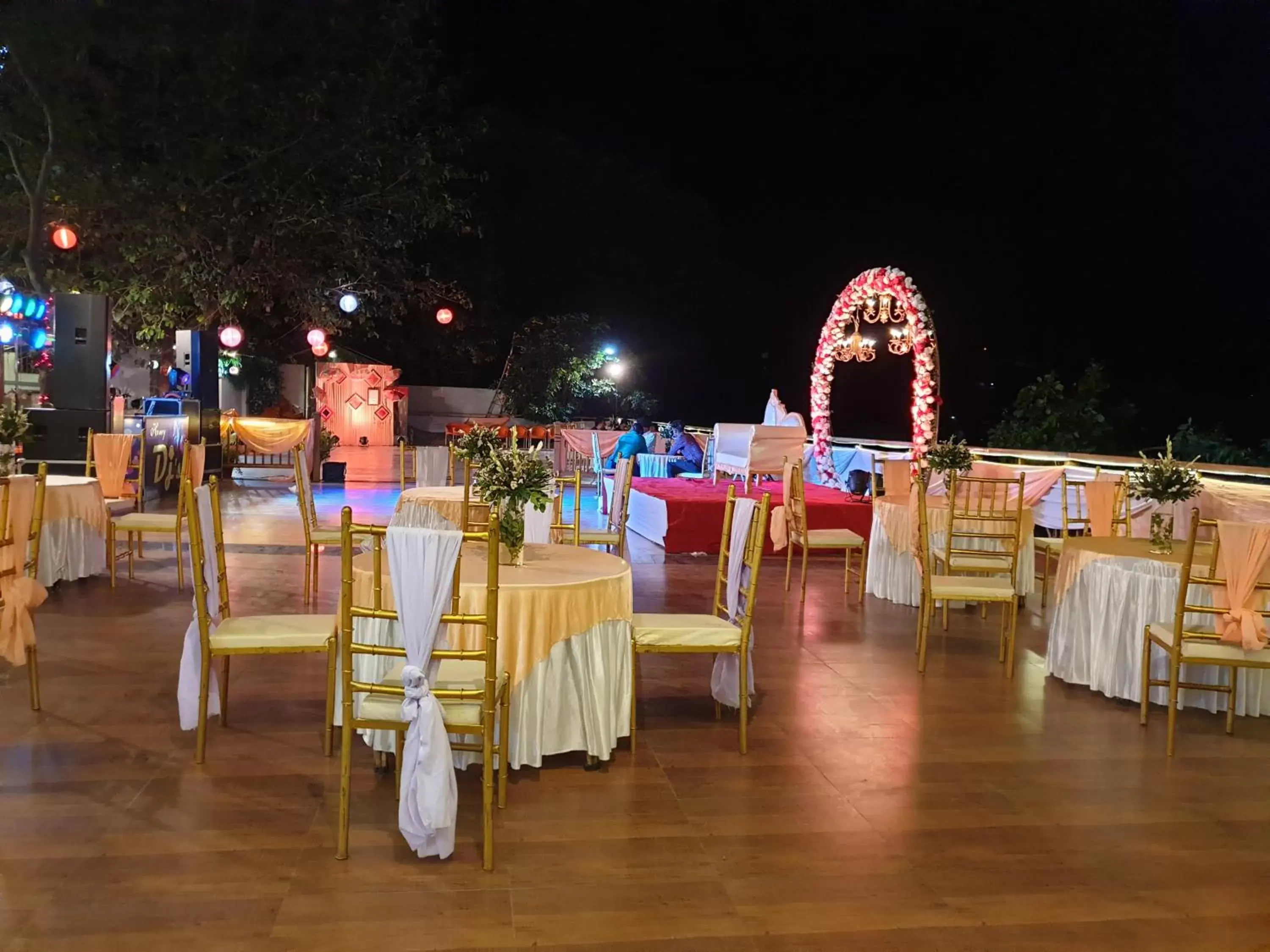 Restaurant/places to eat, Banquet Facilities in Hotel Rajpur Heights