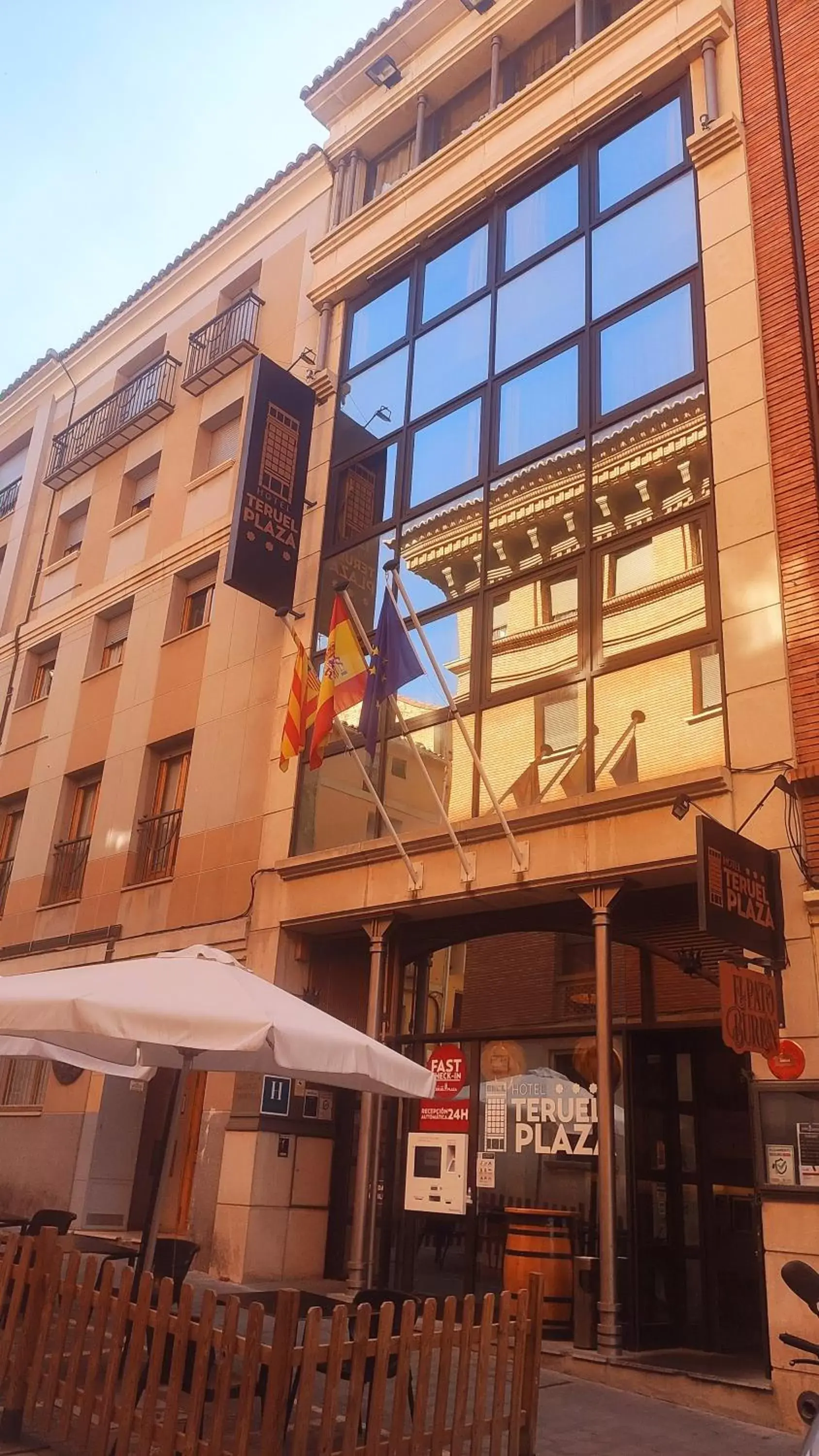 Facade/entrance, Property Building in Hotel Teruel Plaza