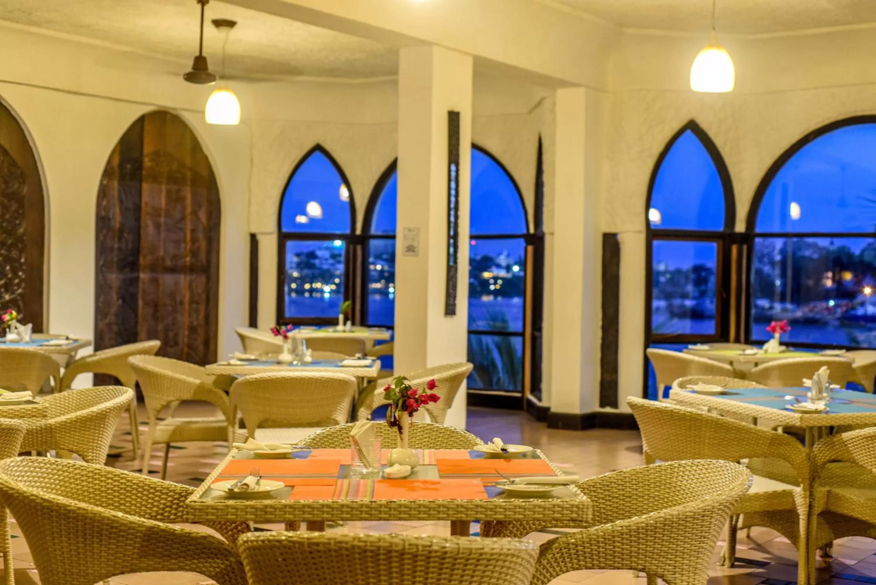 Restaurant/places to eat in CityBlue Creekside Hotel & Suites