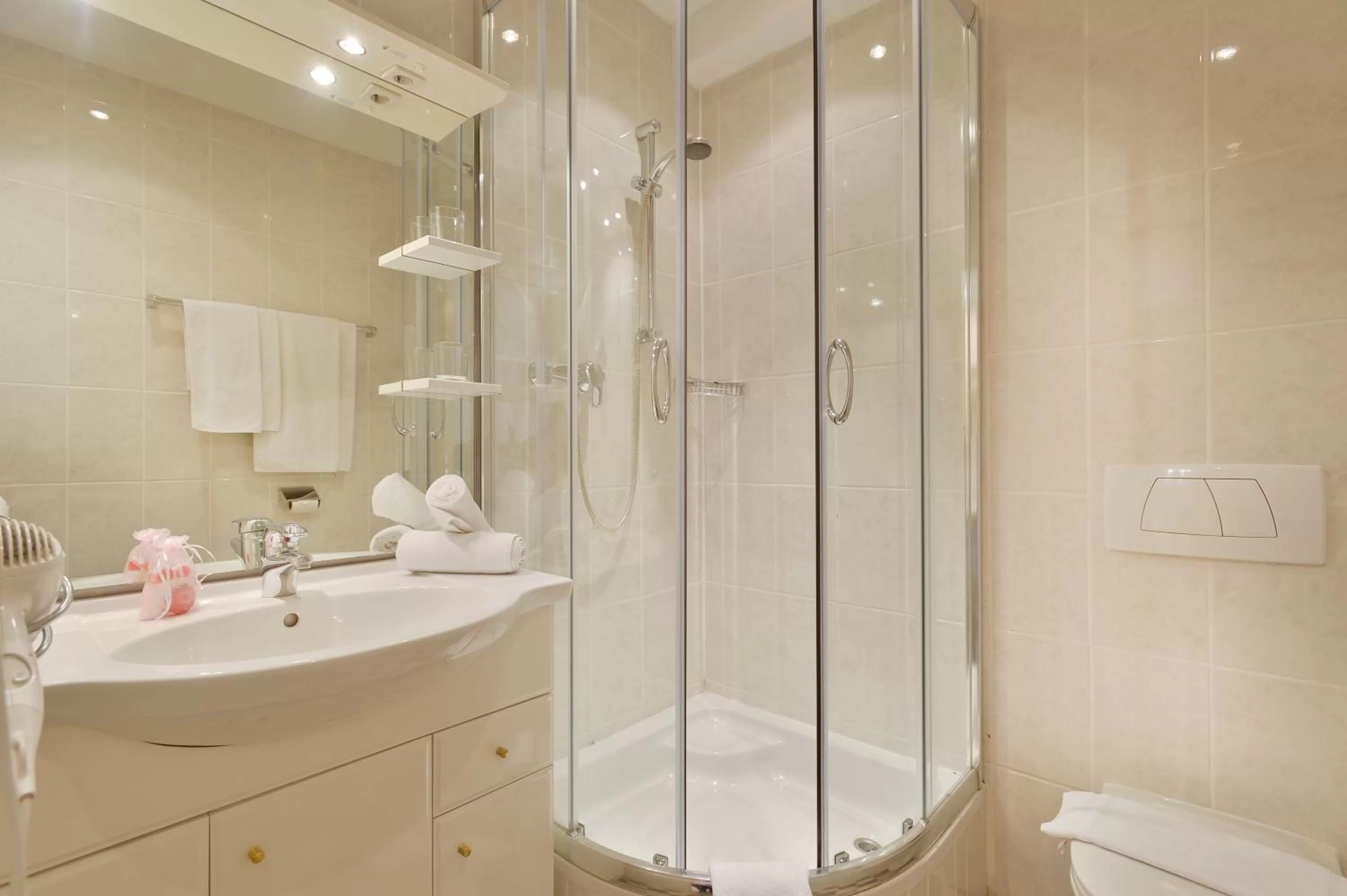 Shower in Apparthotel Tom Sojer