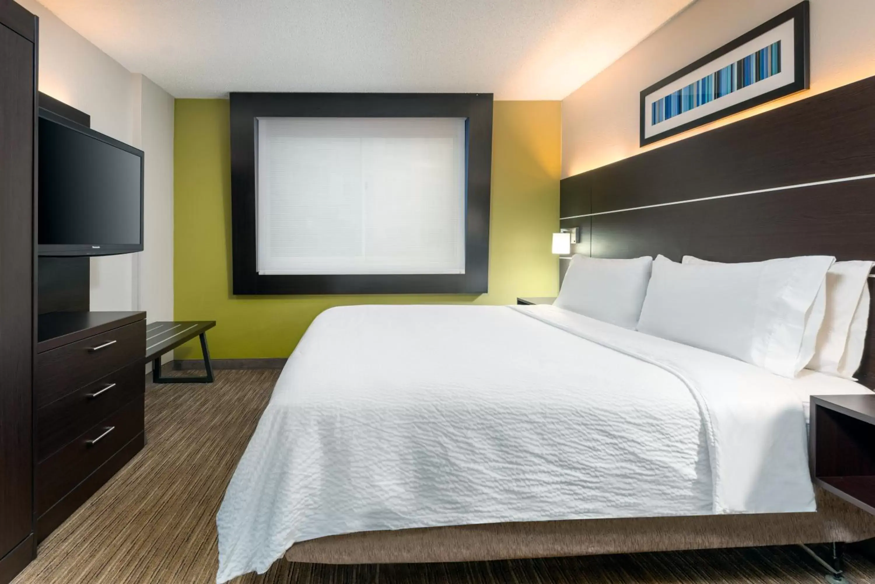 Bed in Holiday Inn Express Miami Airport Doral Area, an IHG Hotel
