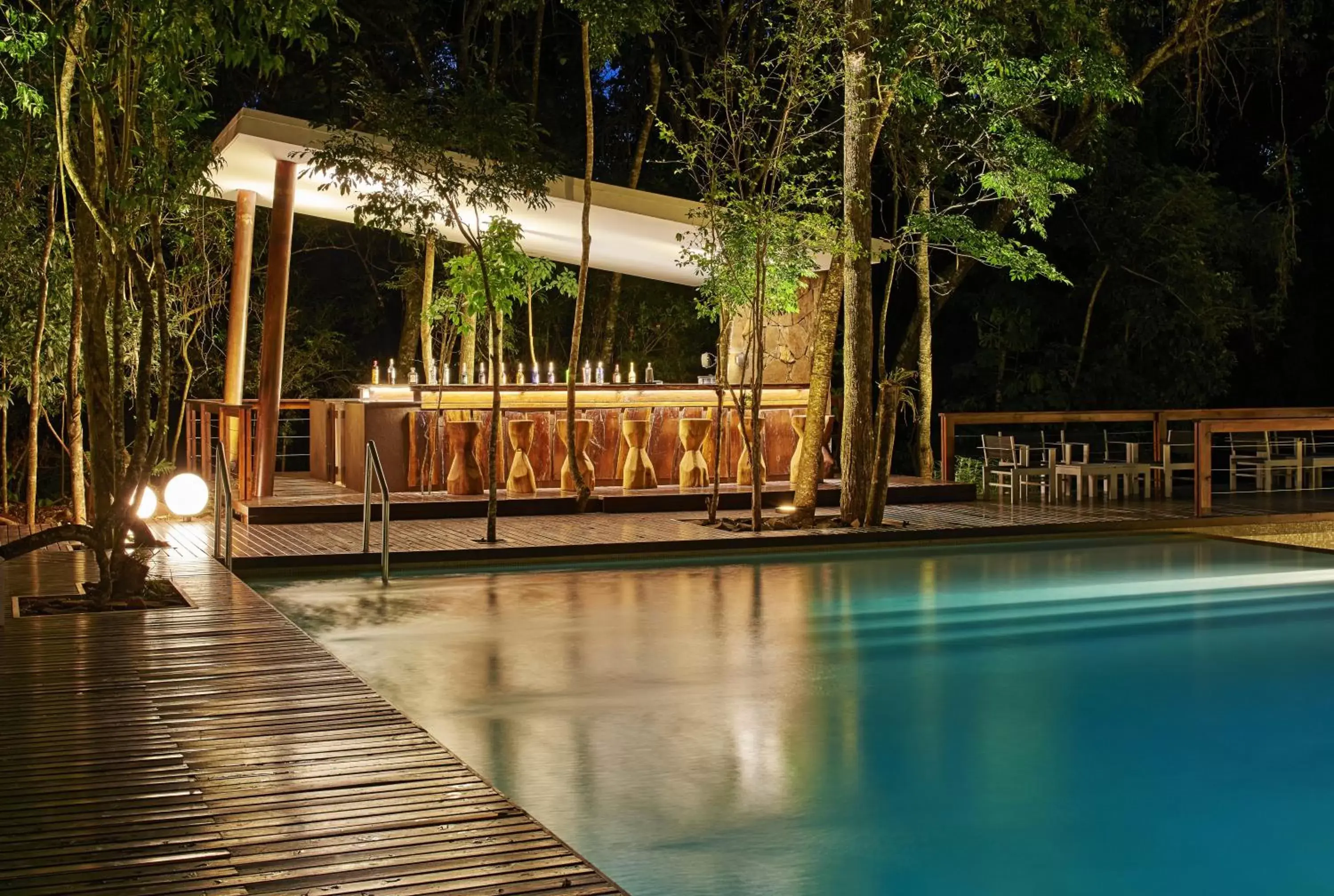 Solarium, Swimming Pool in Mercure Iguazu Hotel Iru