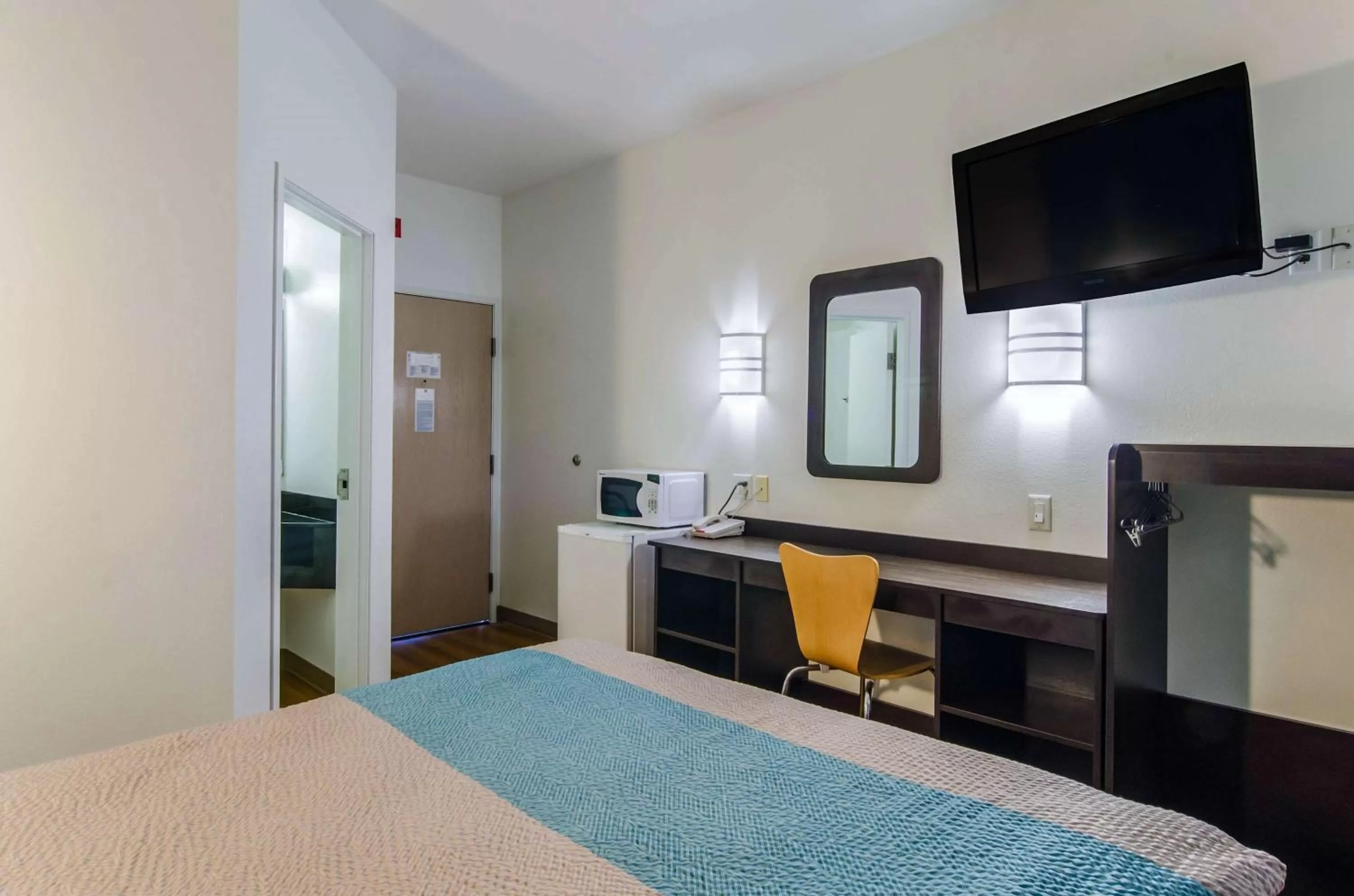 Bedroom, Bed in Motel 6-Wheatland, WY