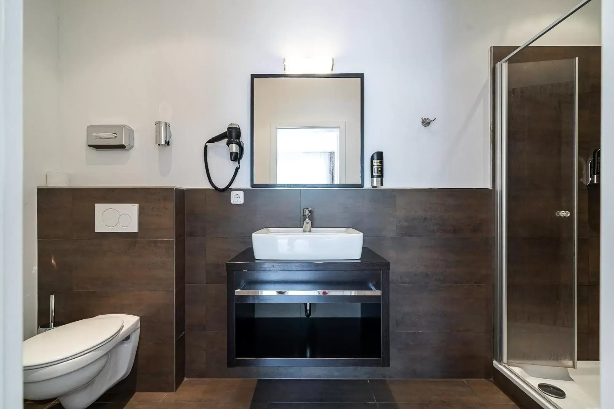 Shower, Bathroom in Hotel Banter Hof