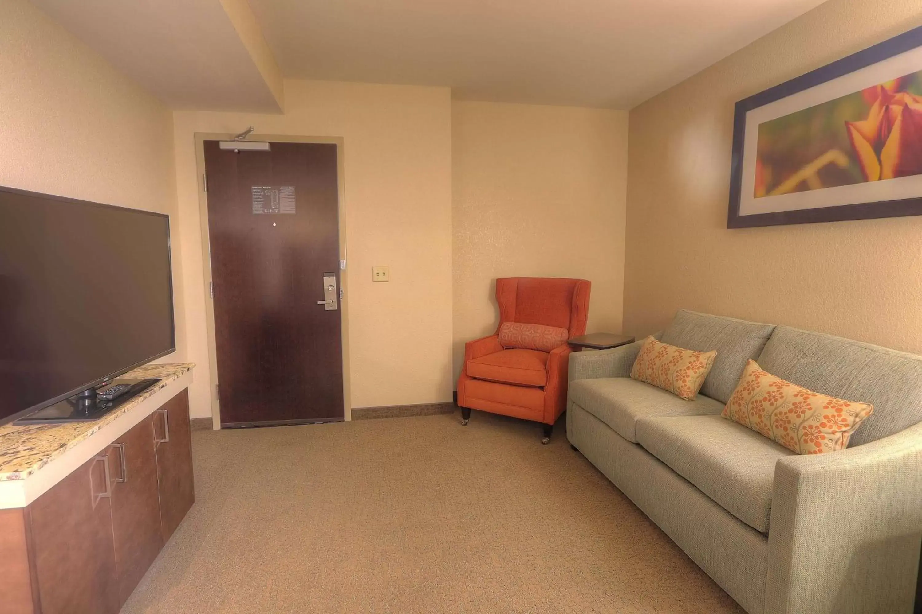 Living room, Seating Area in Hilton Garden Inn Pigeon Forge