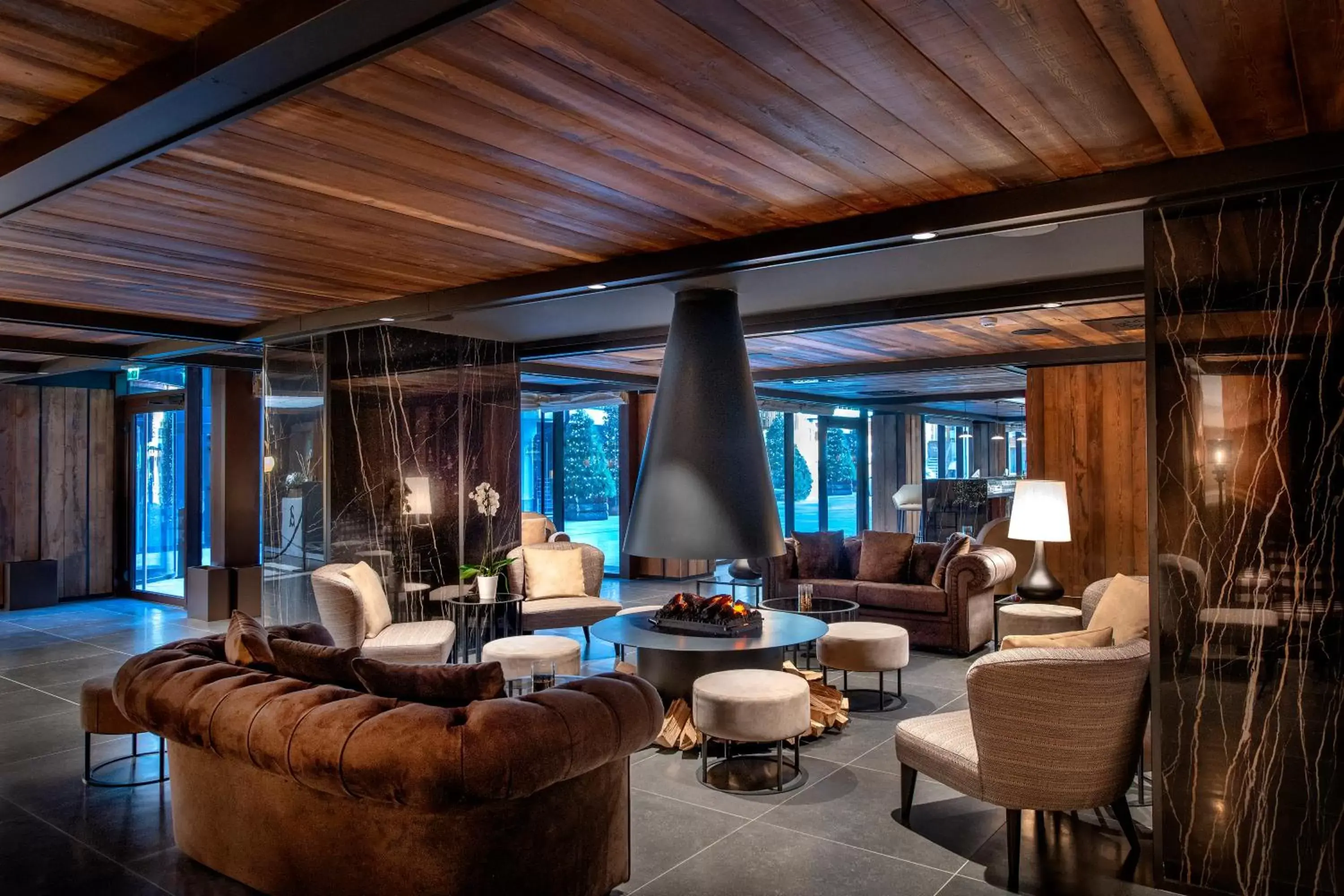 Lobby or reception, Lounge/Bar in Le Massif Hotel & Lodge Courmayeur The Leading Hotels of the World