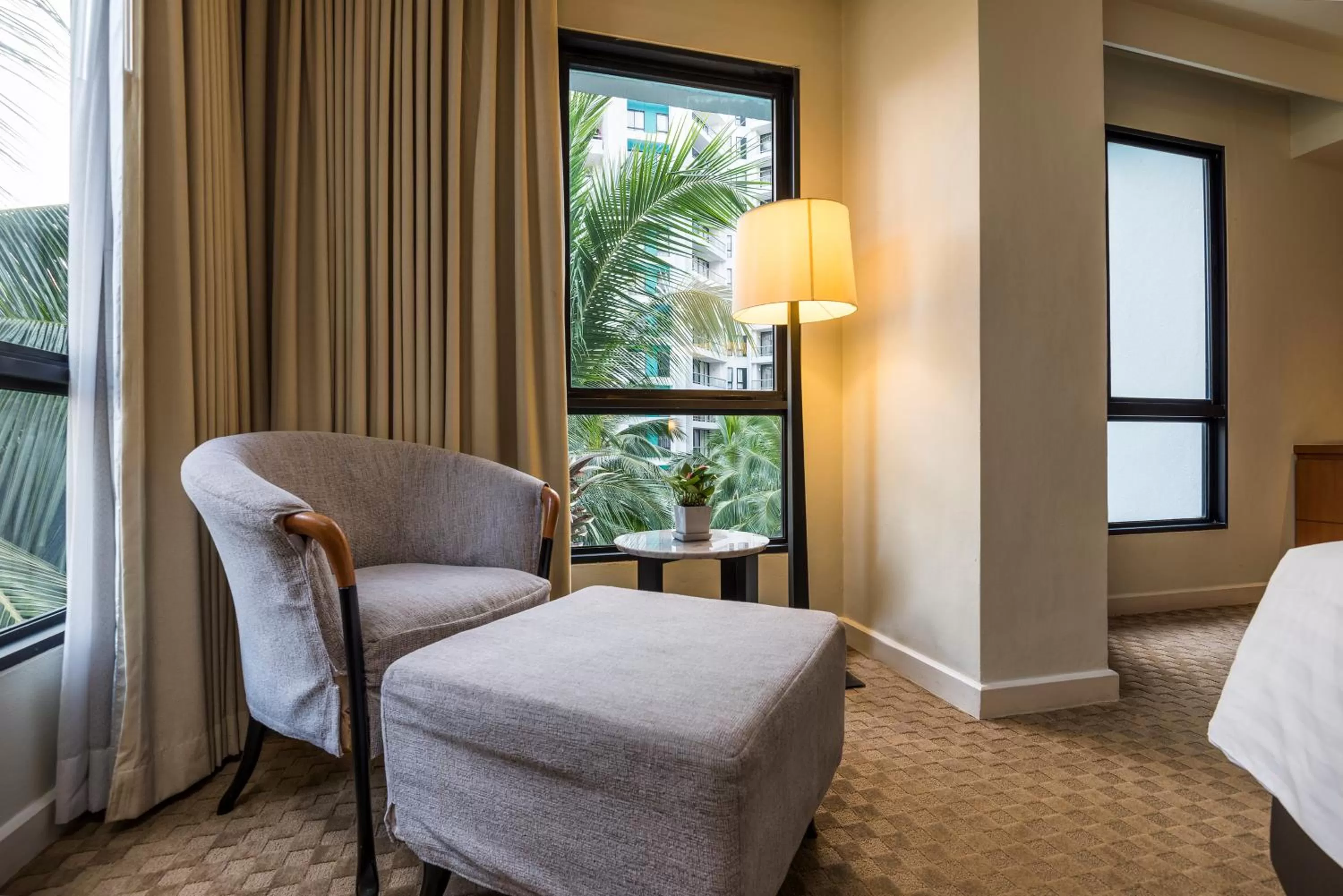 Seating area, Bed in Chatrium Sathon Bangkok