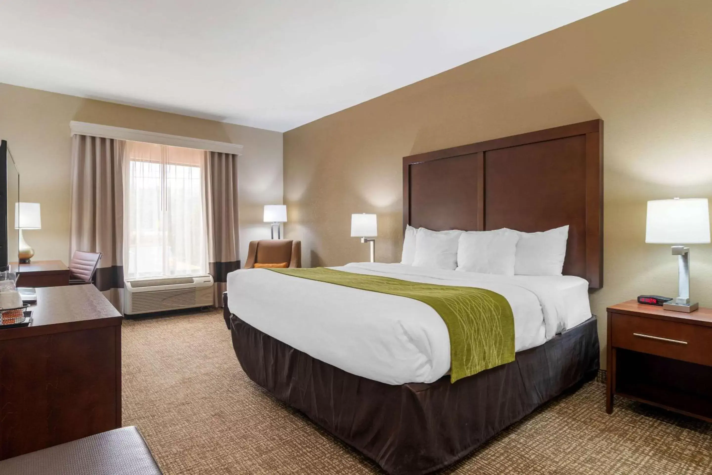 Bedroom, Bed in Comfort Inn & Suites