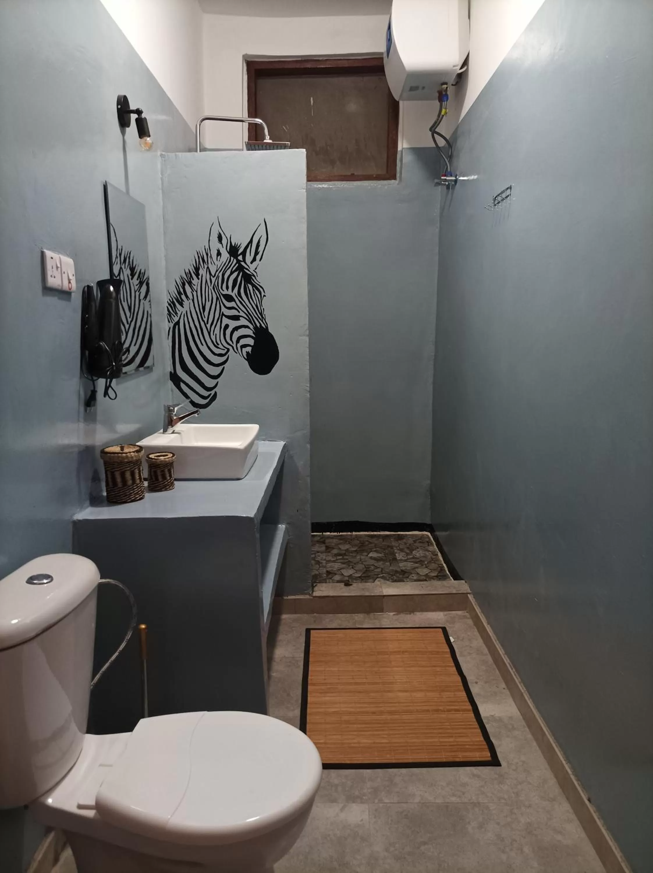 Bathroom in Zanzicrown