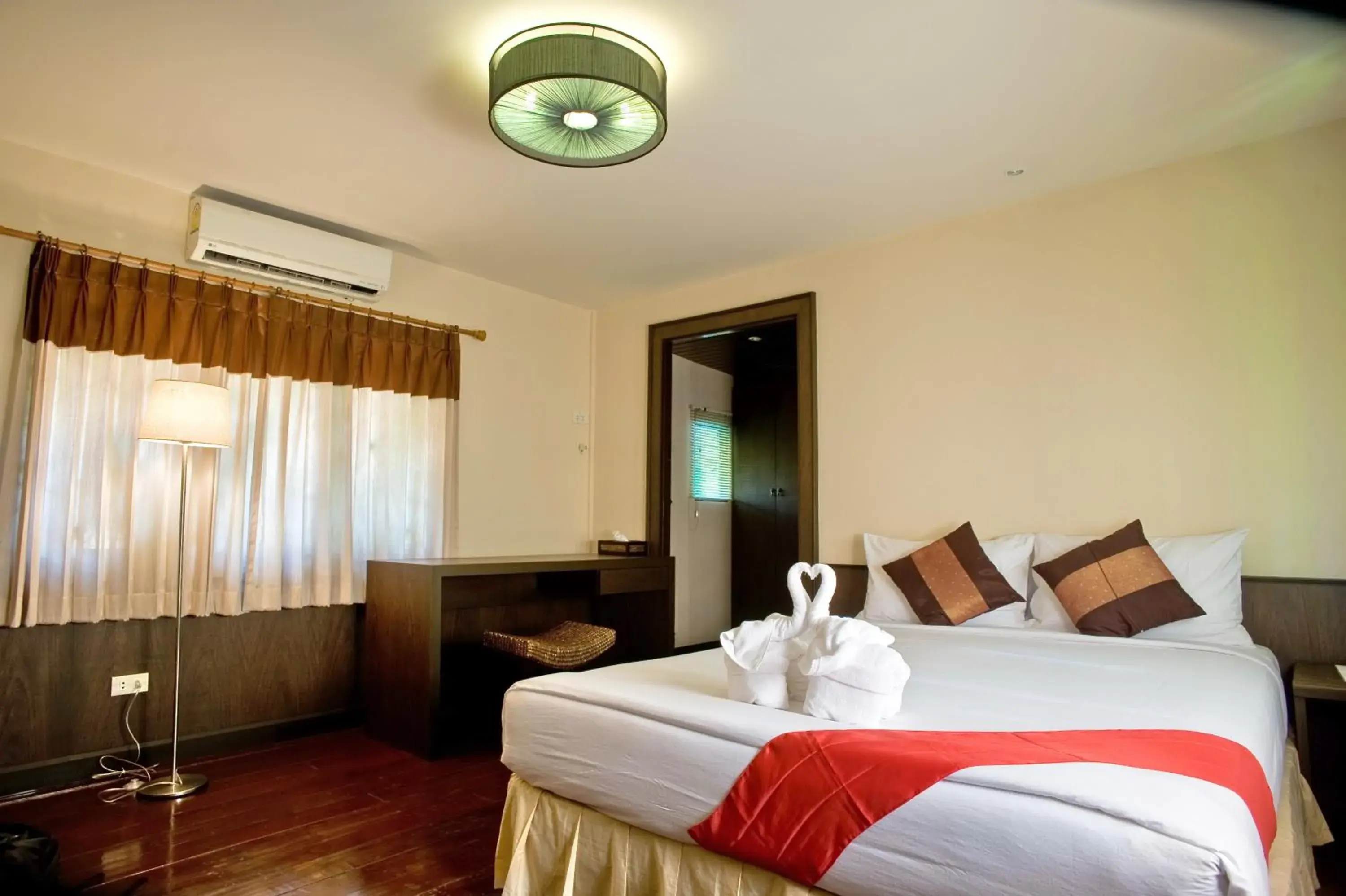 Bedroom, Bed in Inrawadee Resort