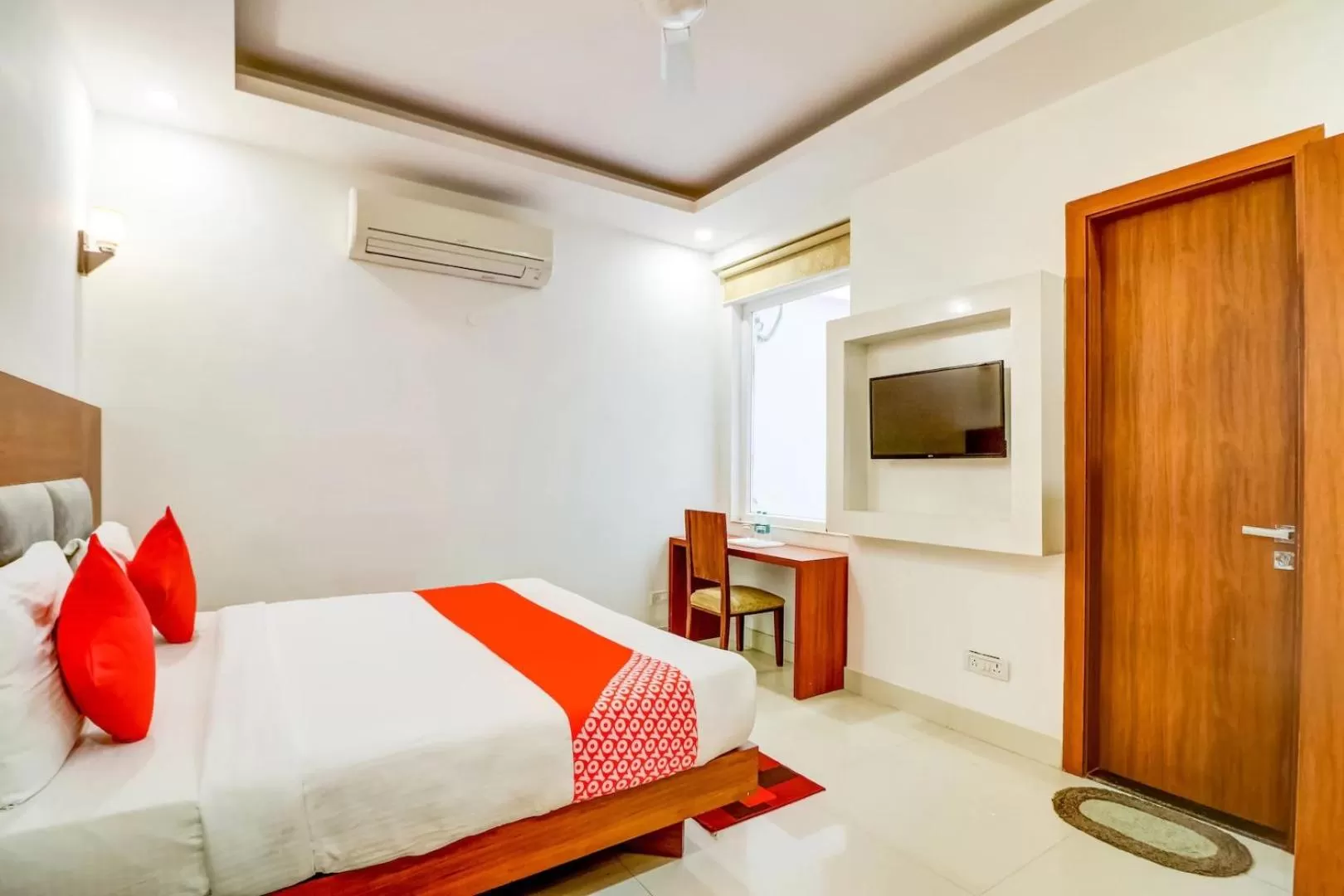 Photo of the whole room, Bed in Hotel Airport View