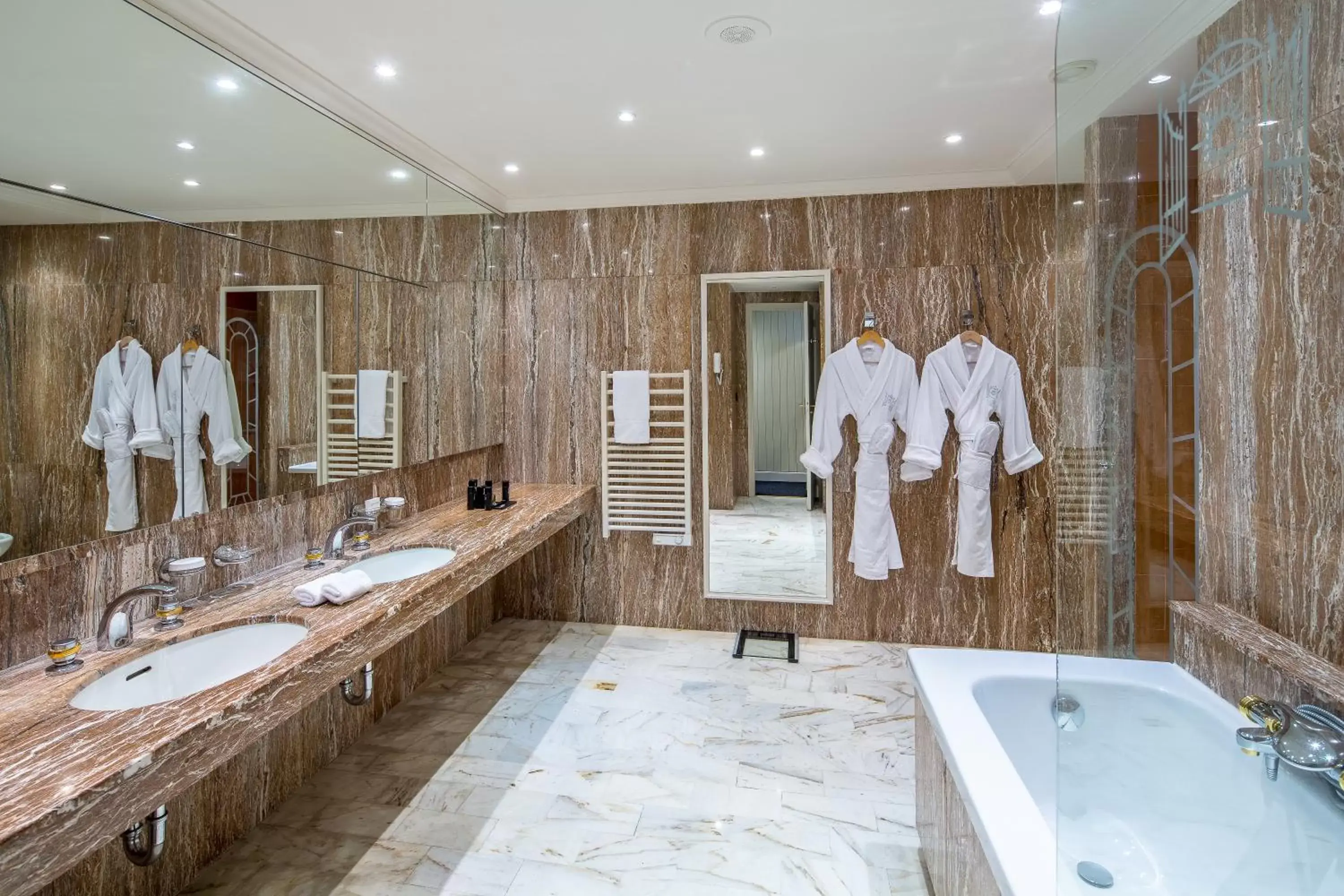 Bathroom in Hôtel Barrière Le Majestic Cannes