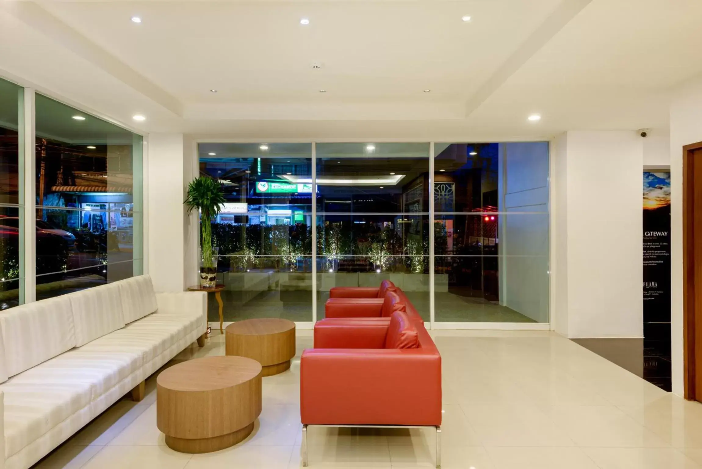 Lobby or reception, Lounge/Bar in FX Hotel Pattaya