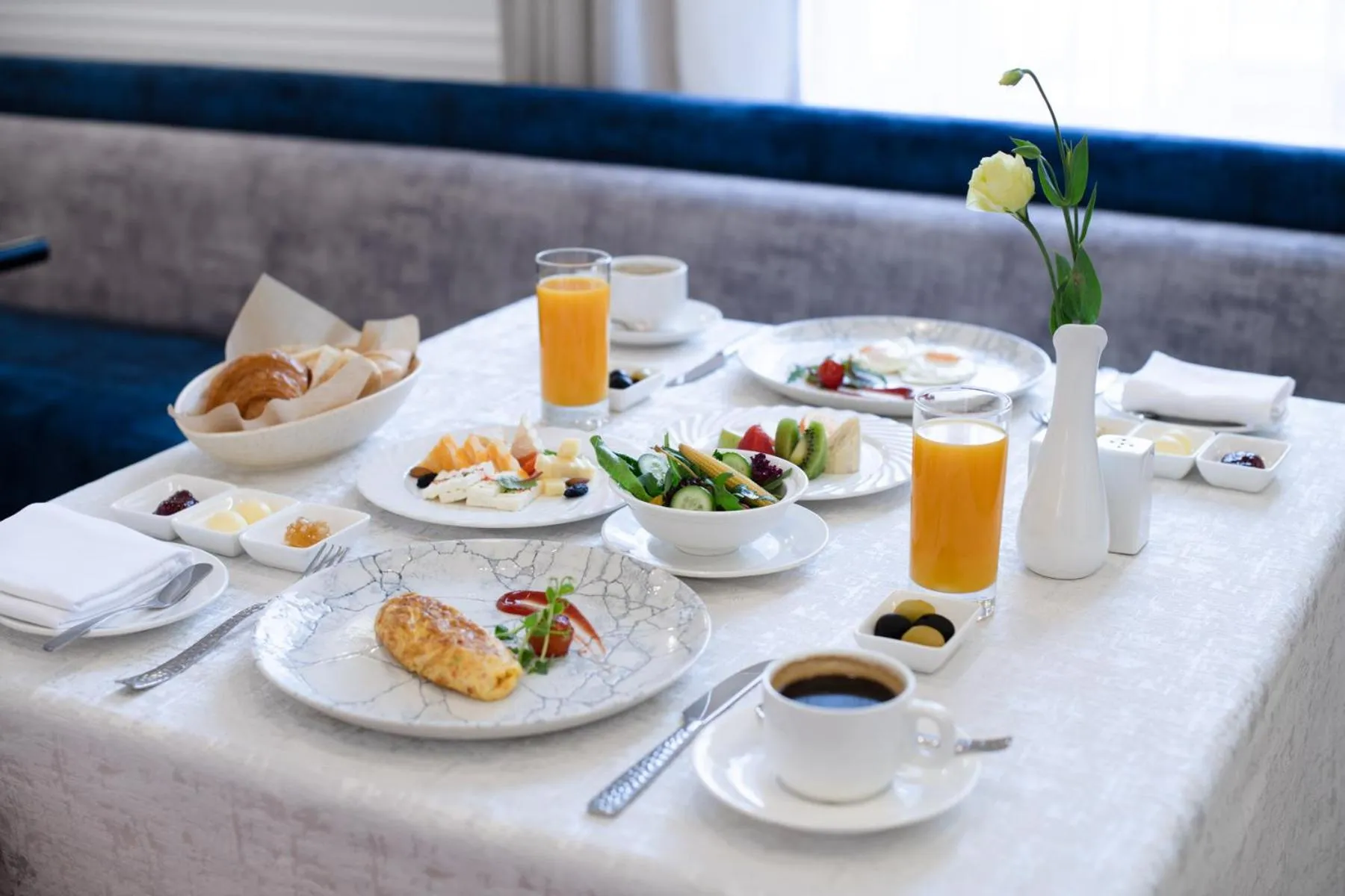 Restaurant/places to eat in LOTTE City Hotels Tashkent Palace