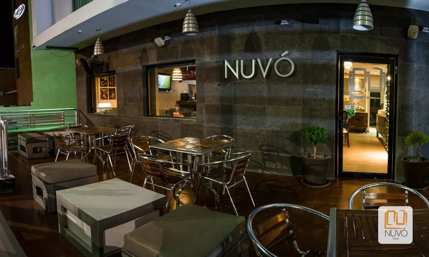 Restaurant/Places to Eat in Hotel Nuvo