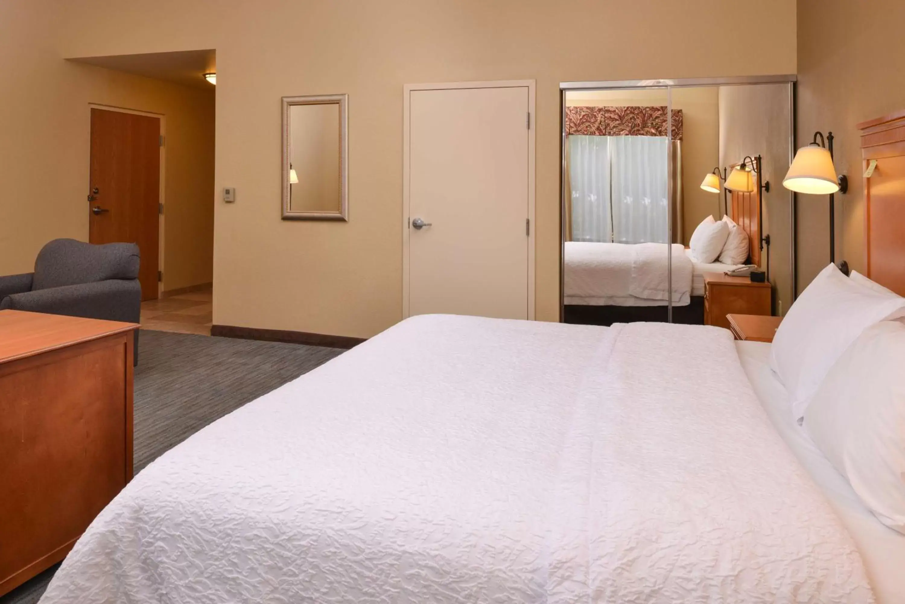 Bed in Hampton Inn & Suites Tampa-East/Casino/Fairgrounds