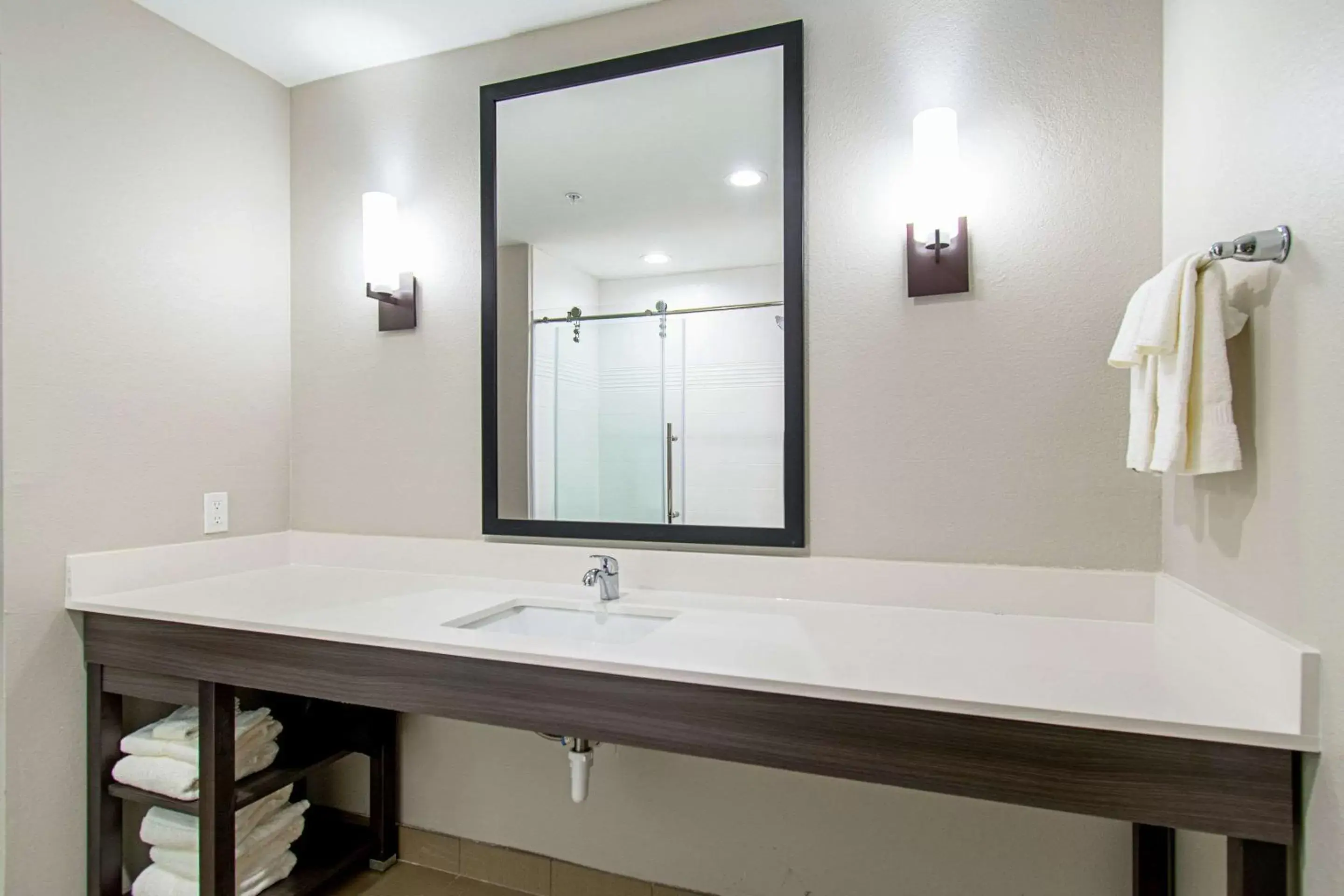 Bathroom in Comfort Suites Humble Houston IAH