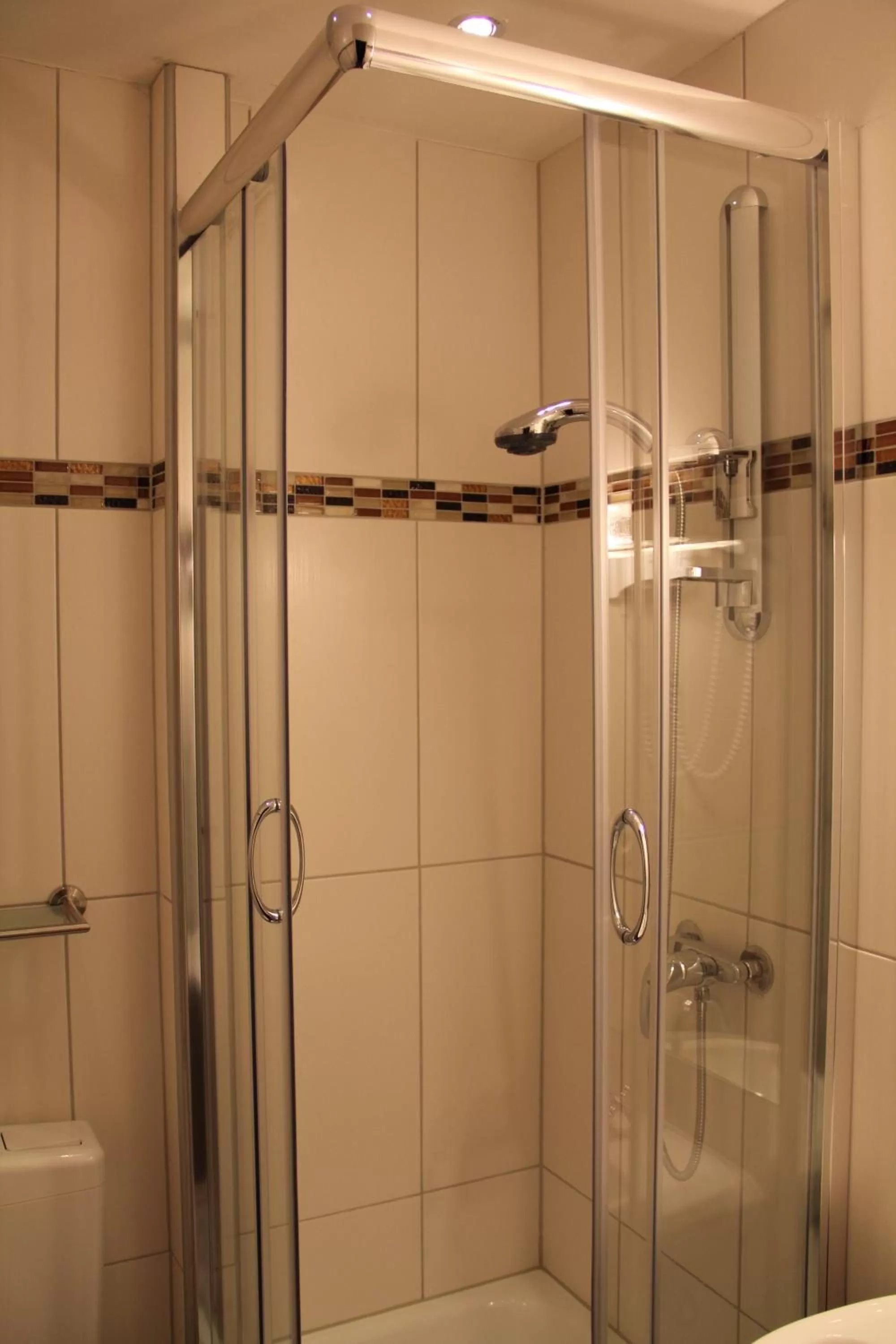 Bathroom in Wali's Hotel