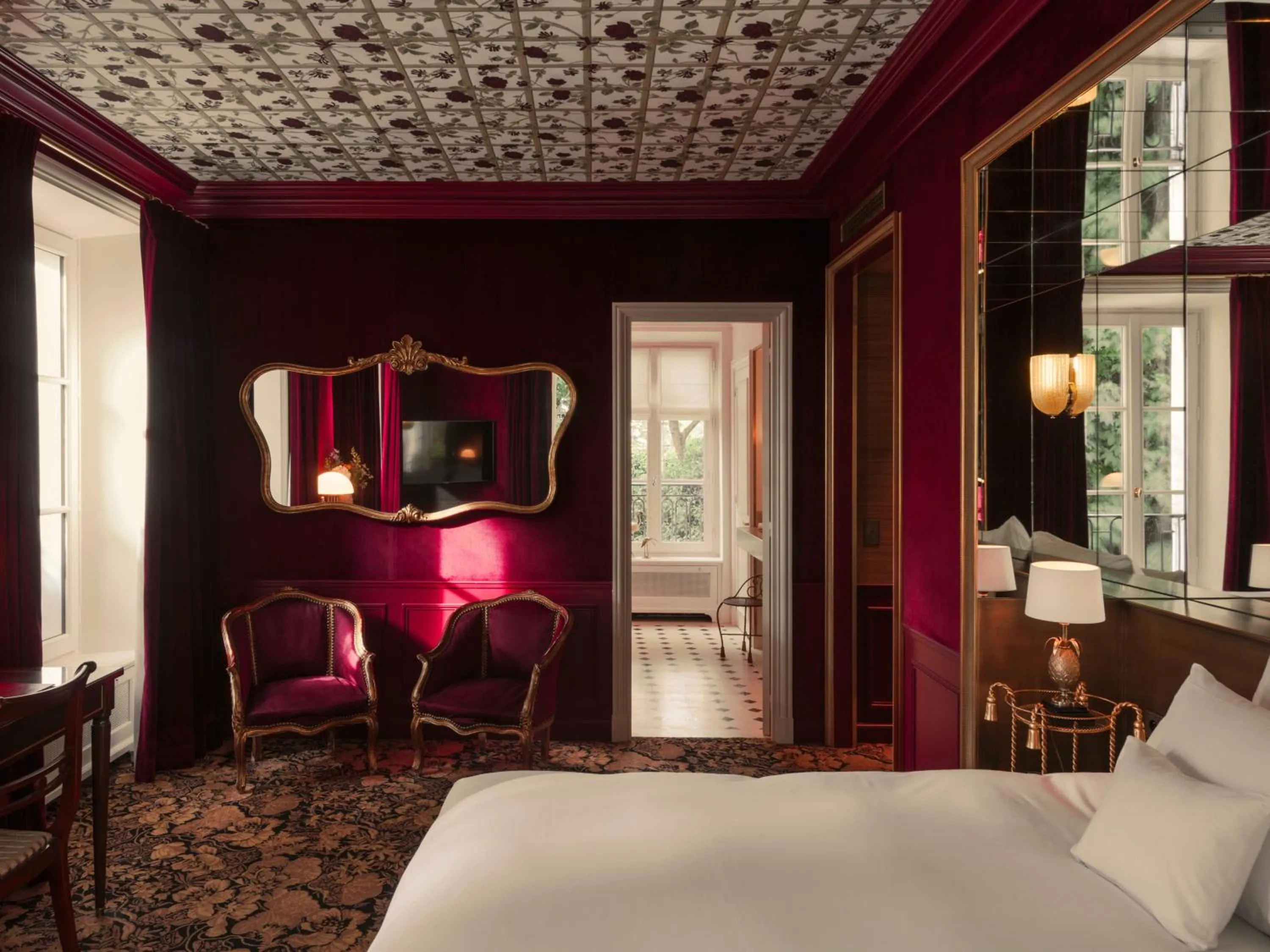 Photo of the whole room, Bed in Hôtel Particulier Montmartre