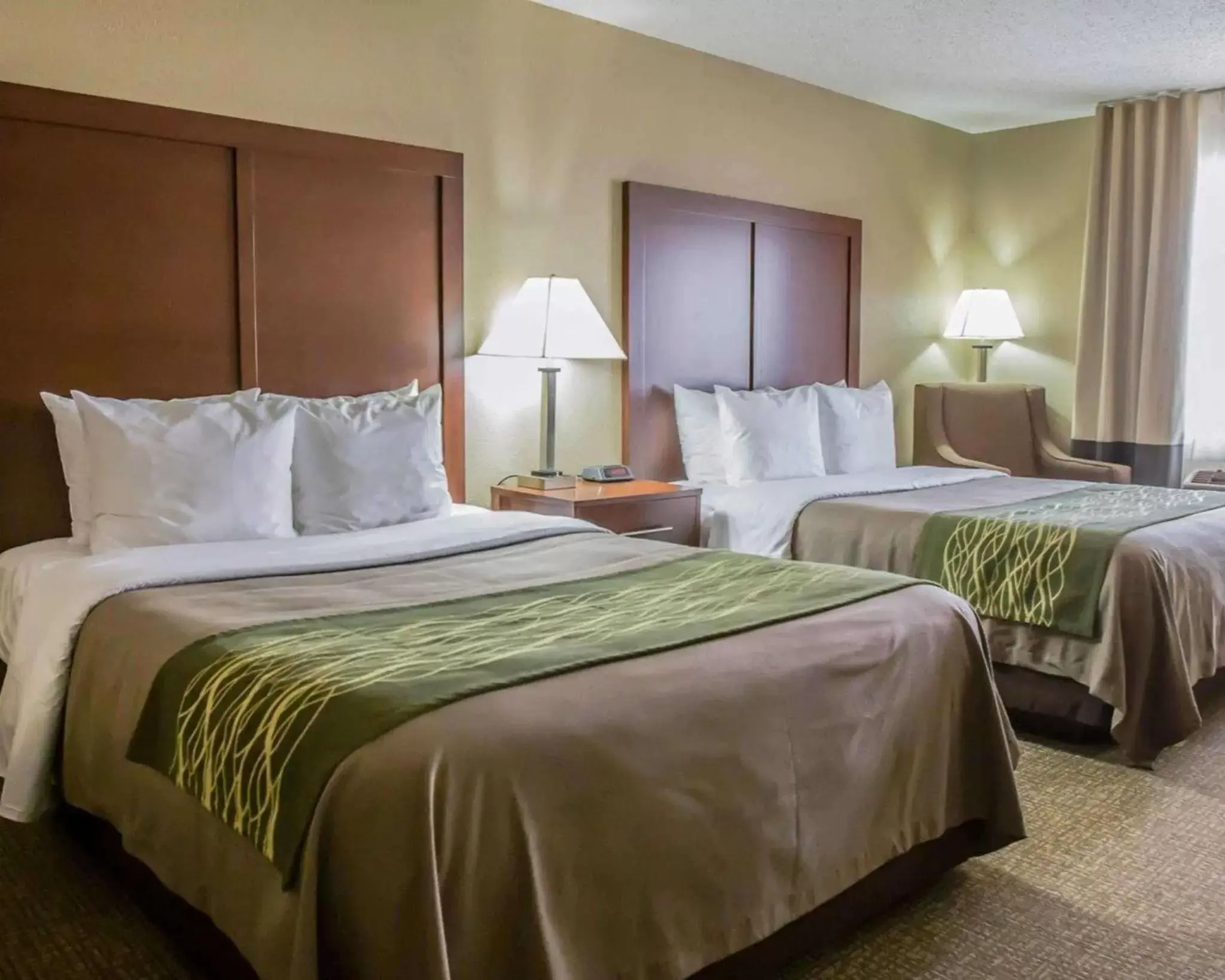 Photo of the whole room, Bed in Comfort Inn Morris I-80