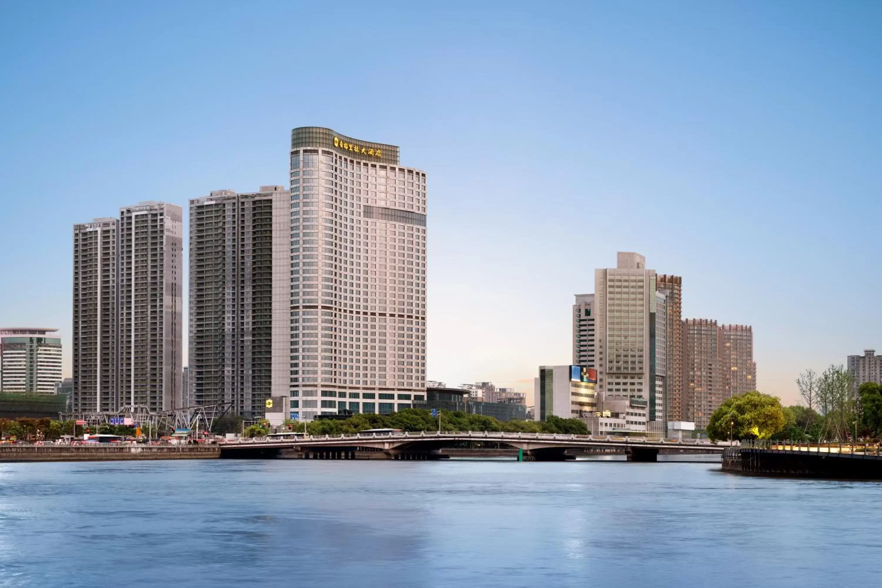 Property building in Shangri-La Ningbo - The Three Rivers Intersection