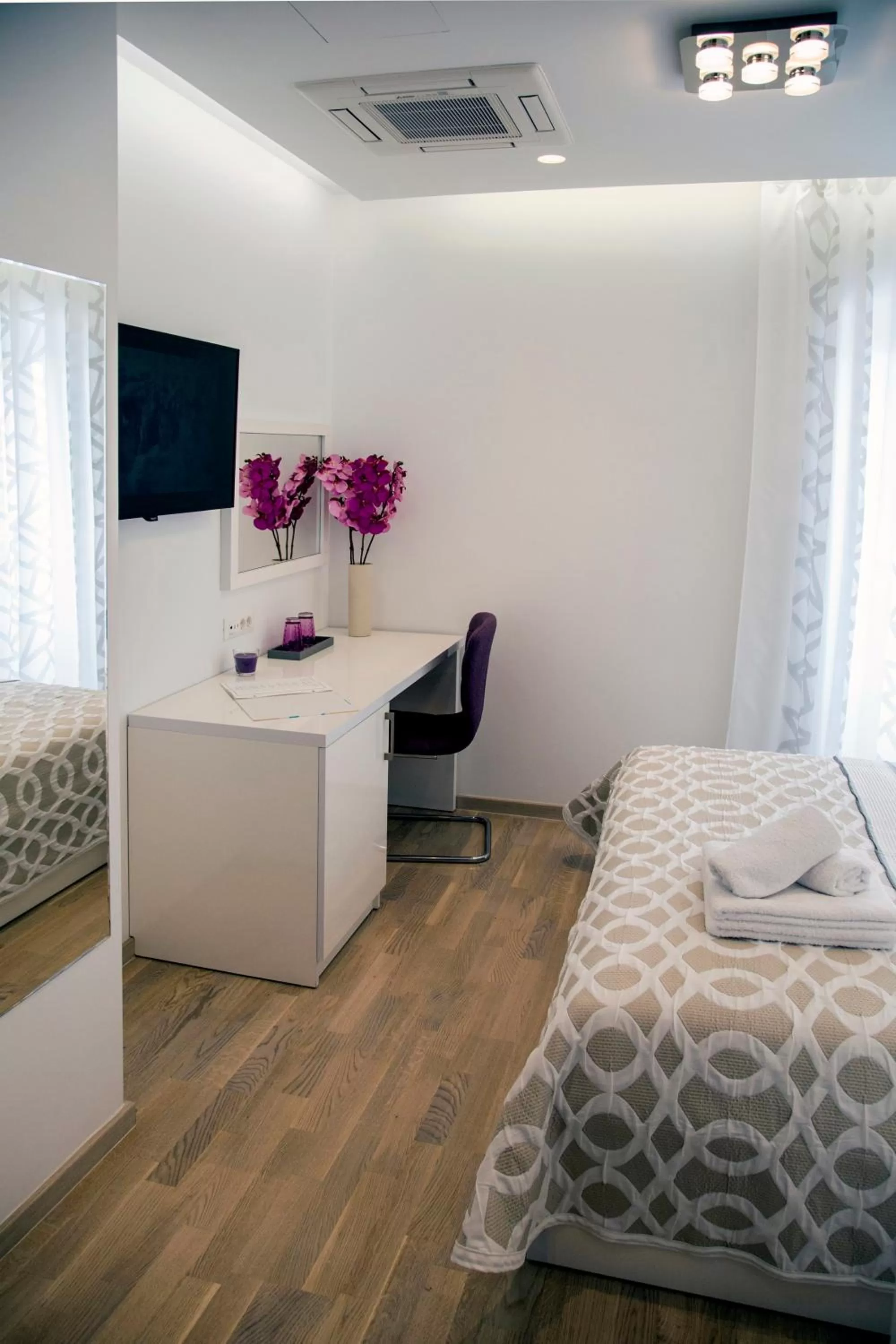 Decorative detail, Bed in Luxury rooms Skystar-Split