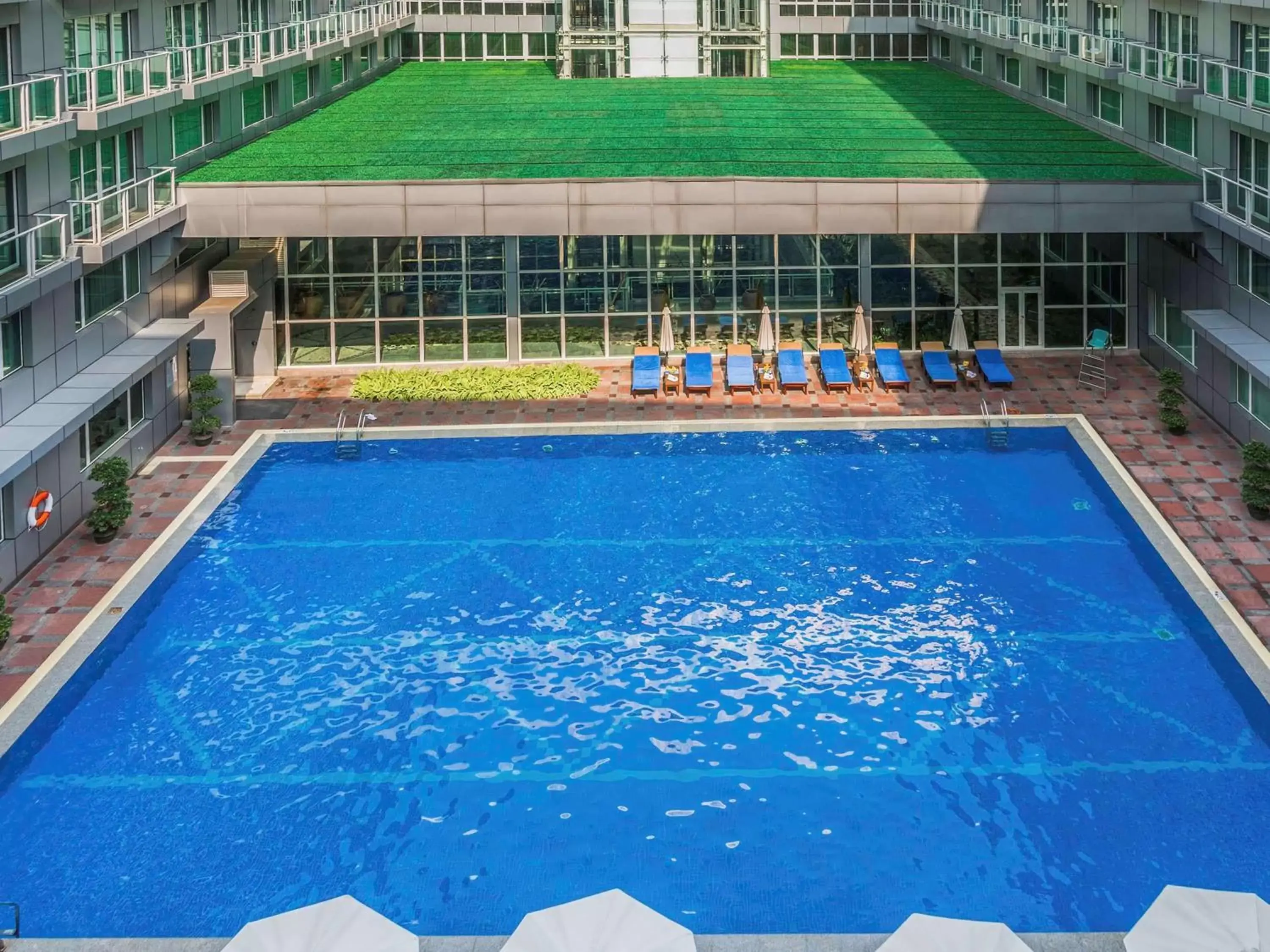 Activities, Swimming Pool in Pullman Guangzhou Baiyun Airport