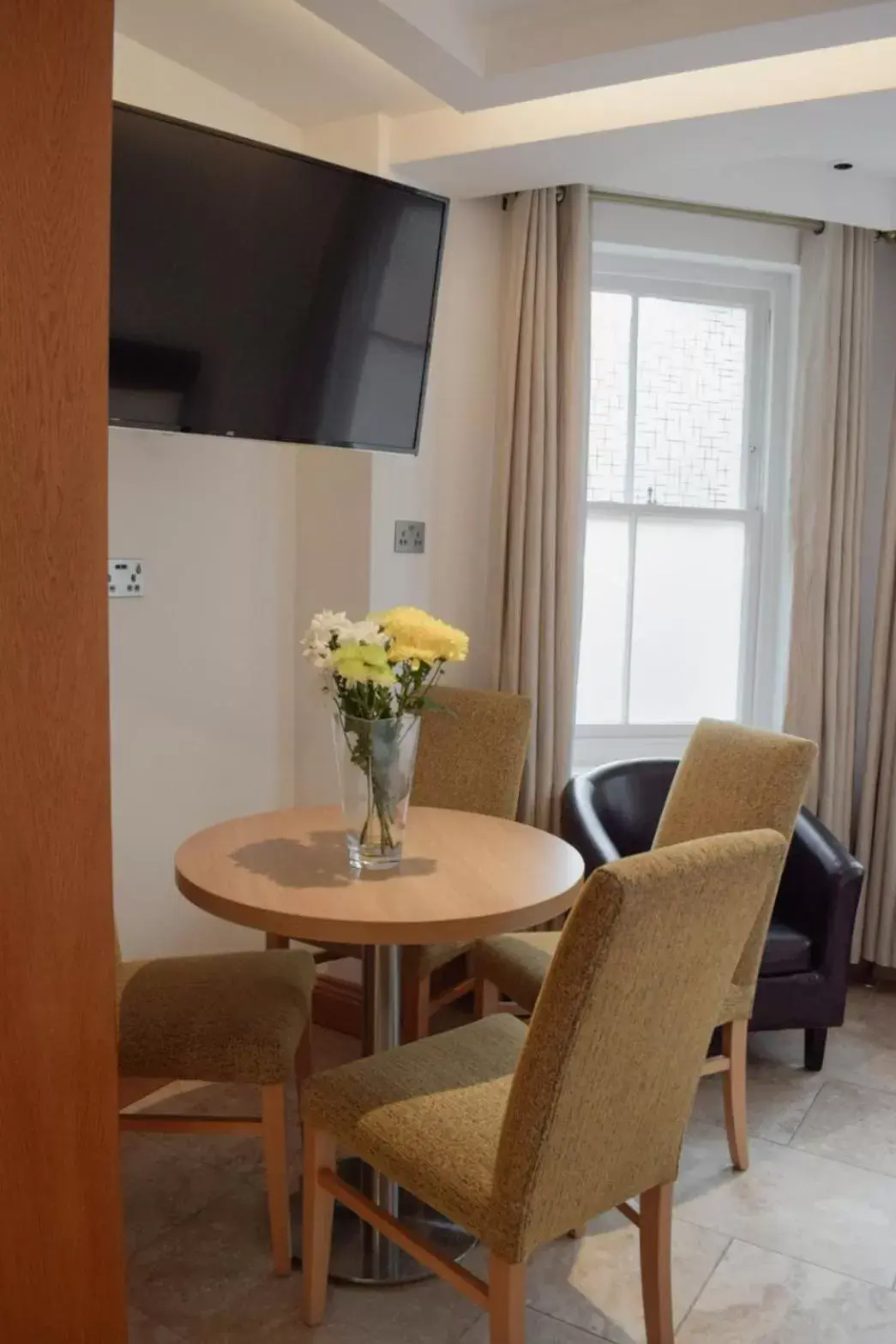 Seating area, Dining Area in Osborne Aparthotel