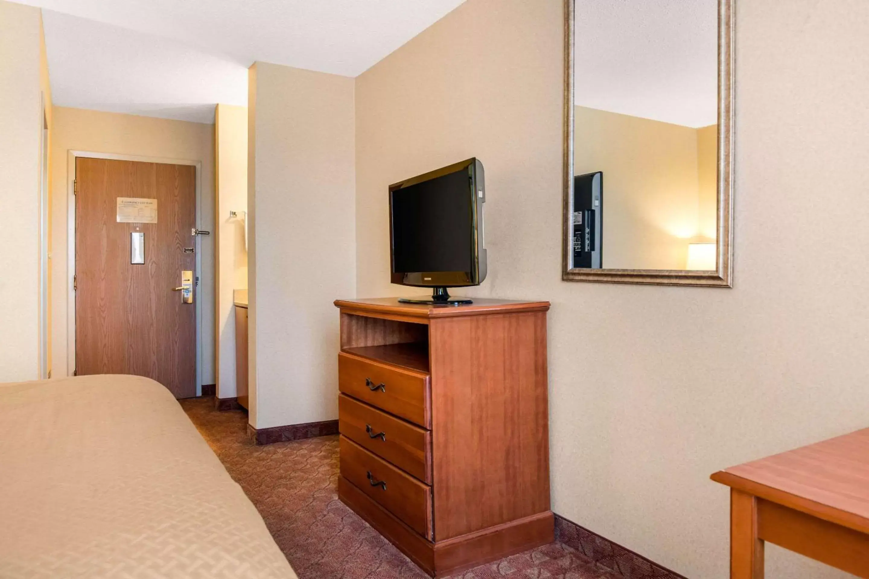 Photo of the whole room, TV/Entertainment Center in Quality Inn at Bangor Mall