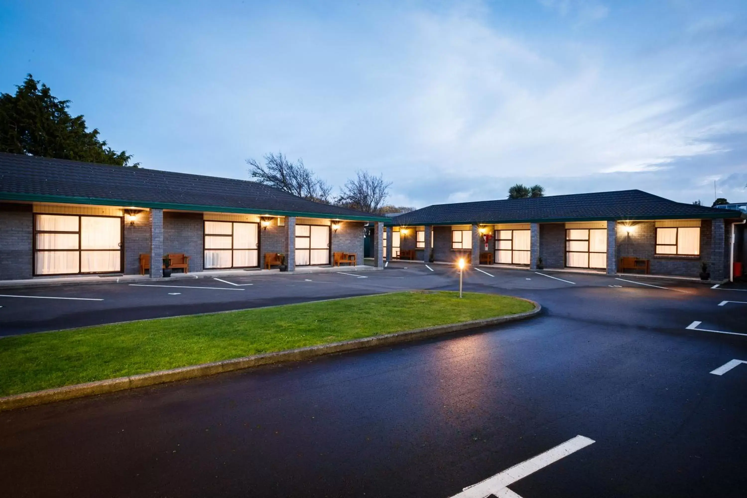 Property building, Swimming Pool in Avenue Motel Palmerston North