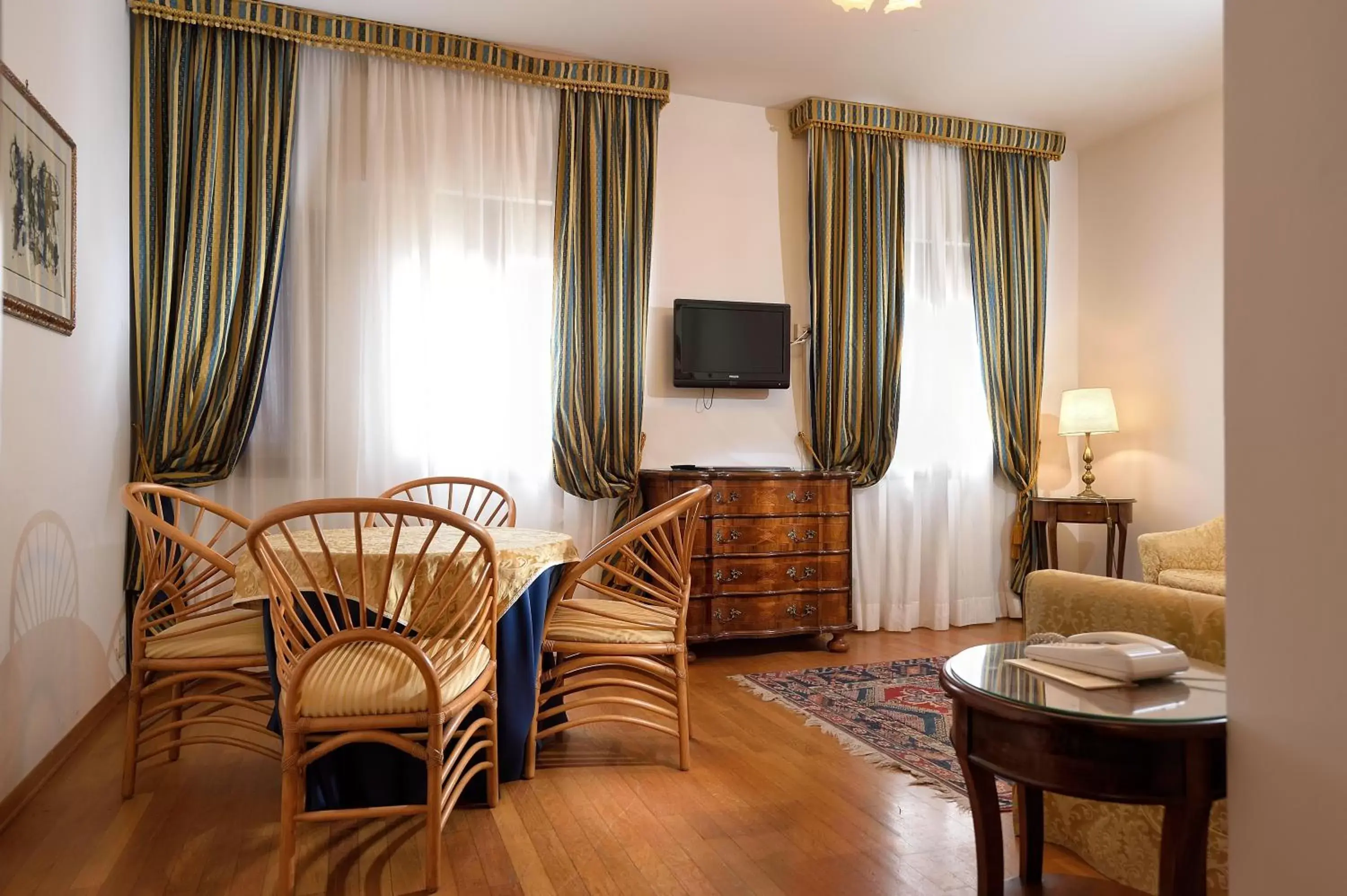 Living room, Lounge/Bar in Royal San Marco Hotel