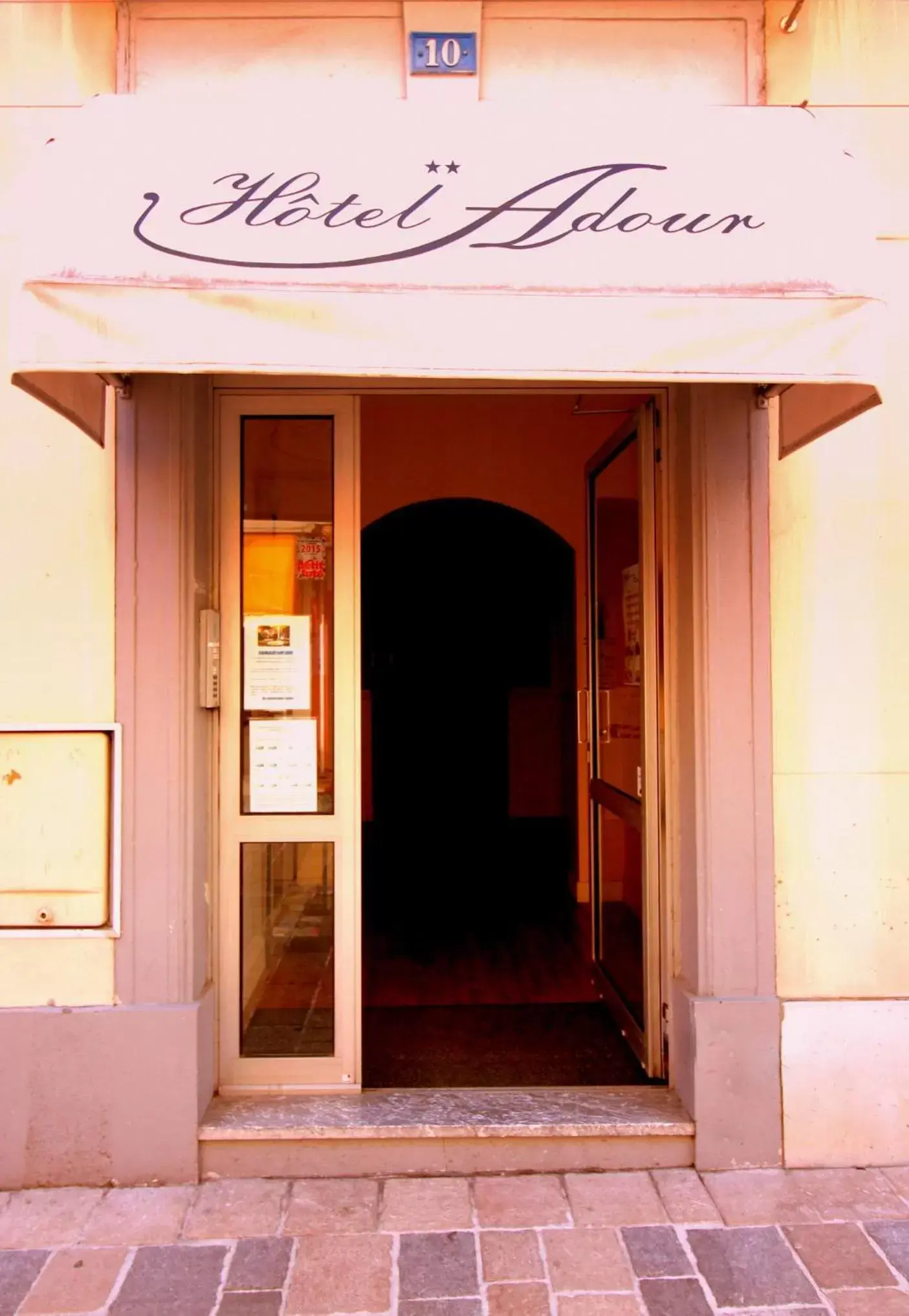 Facade/entrance in Hôtel Adour