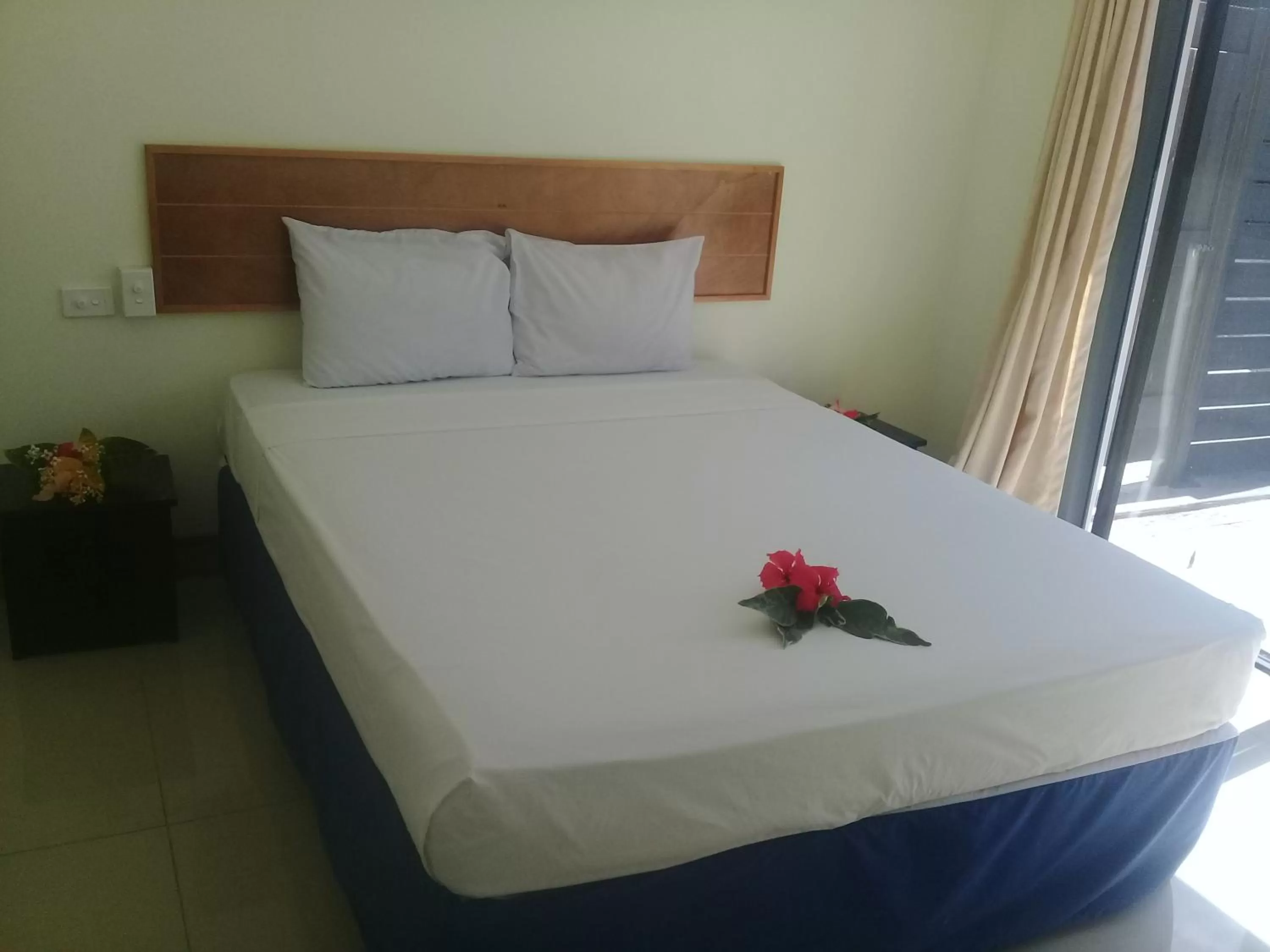 Bed in Anchorage Beach Resort