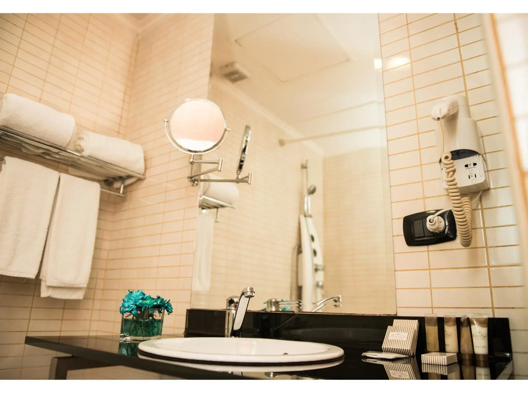 Bathroom in Cherry Maryski Hotel