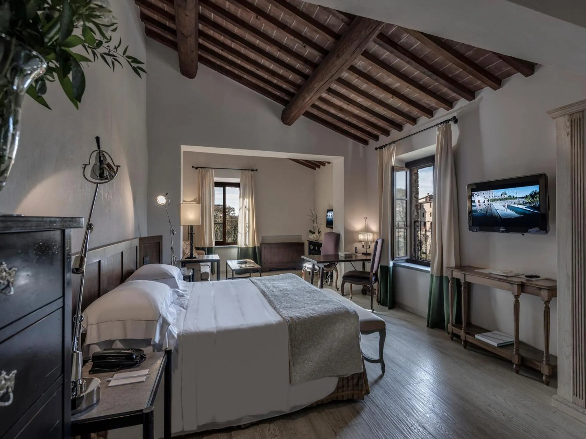 Bed in Castel Monastero - The Leading Hotels of the World