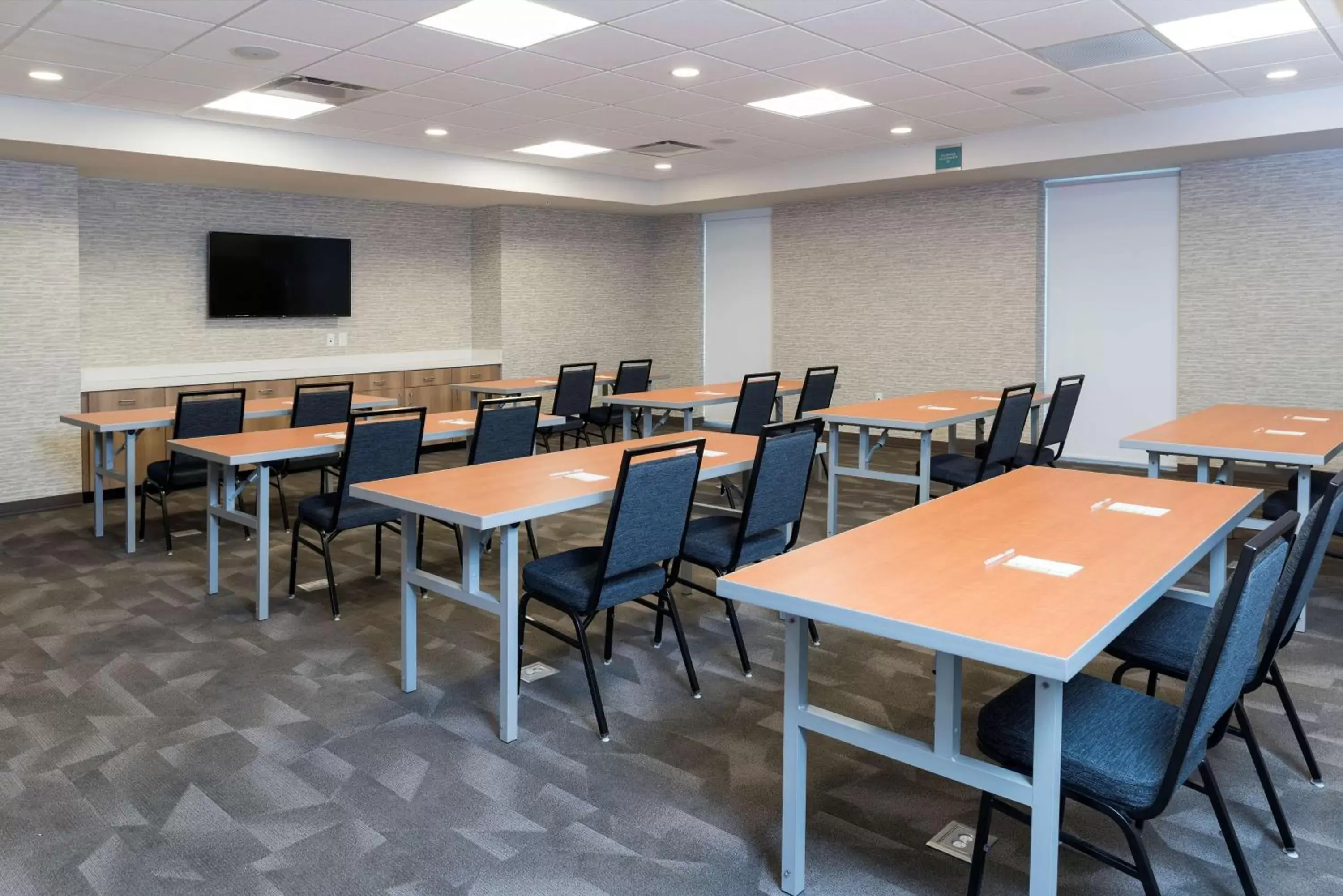 Meeting/conference room in Home2 Suites by Hilton Louisville Downtown NuLu