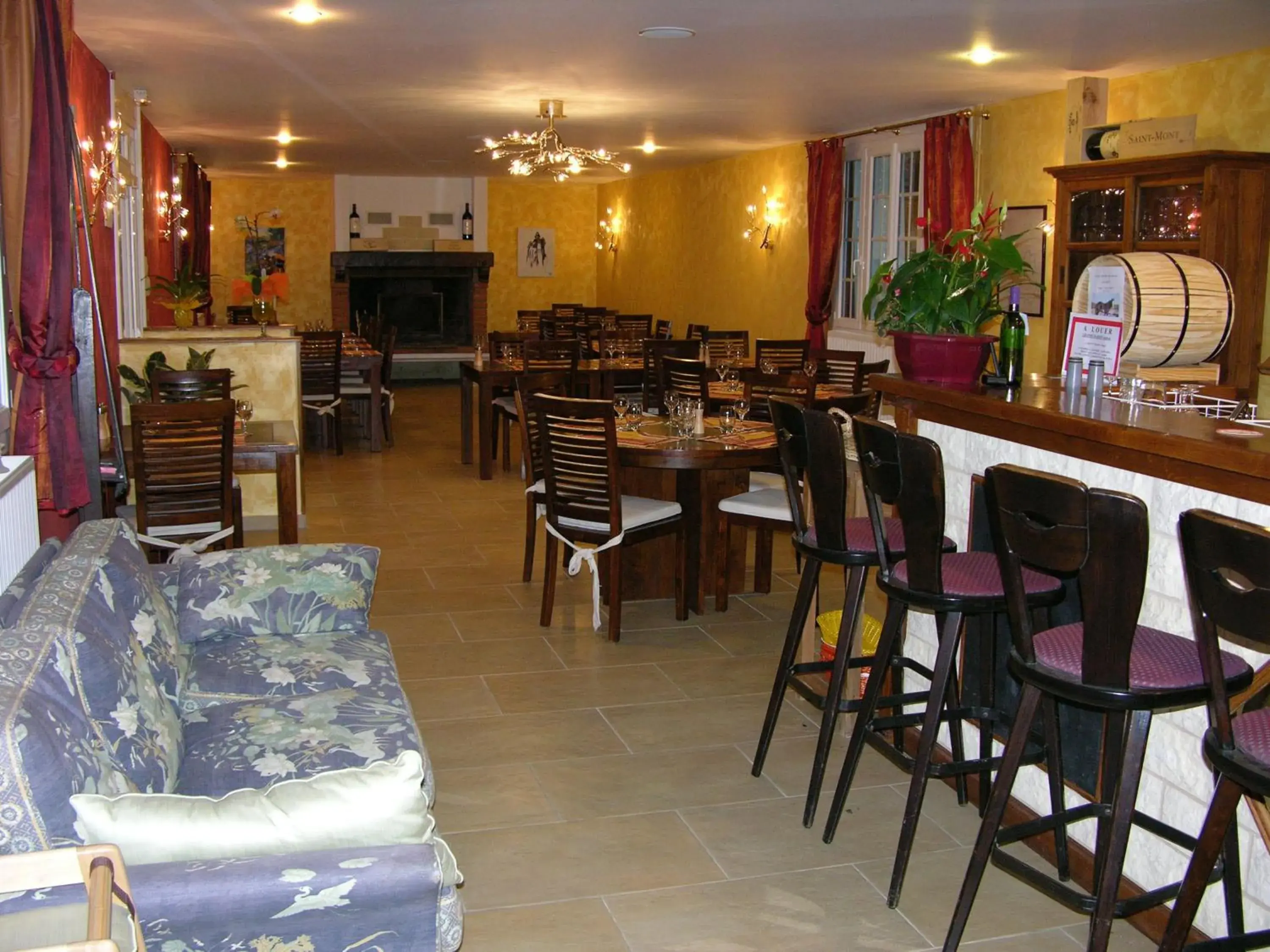 Restaurant/Places to Eat in Logis Hôtel L'Adourable Auberge