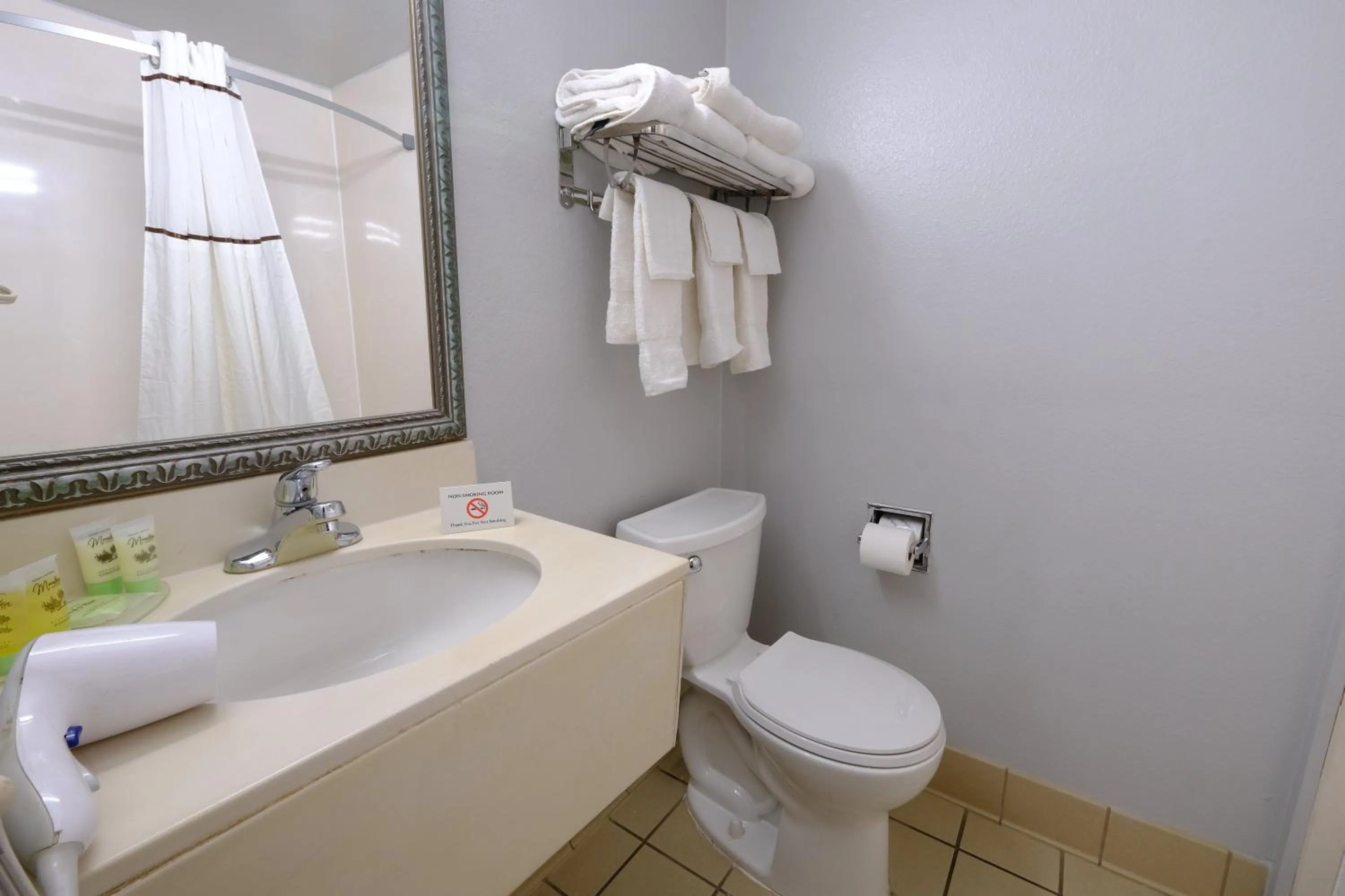 Bathroom in M Star Hotel Searcy