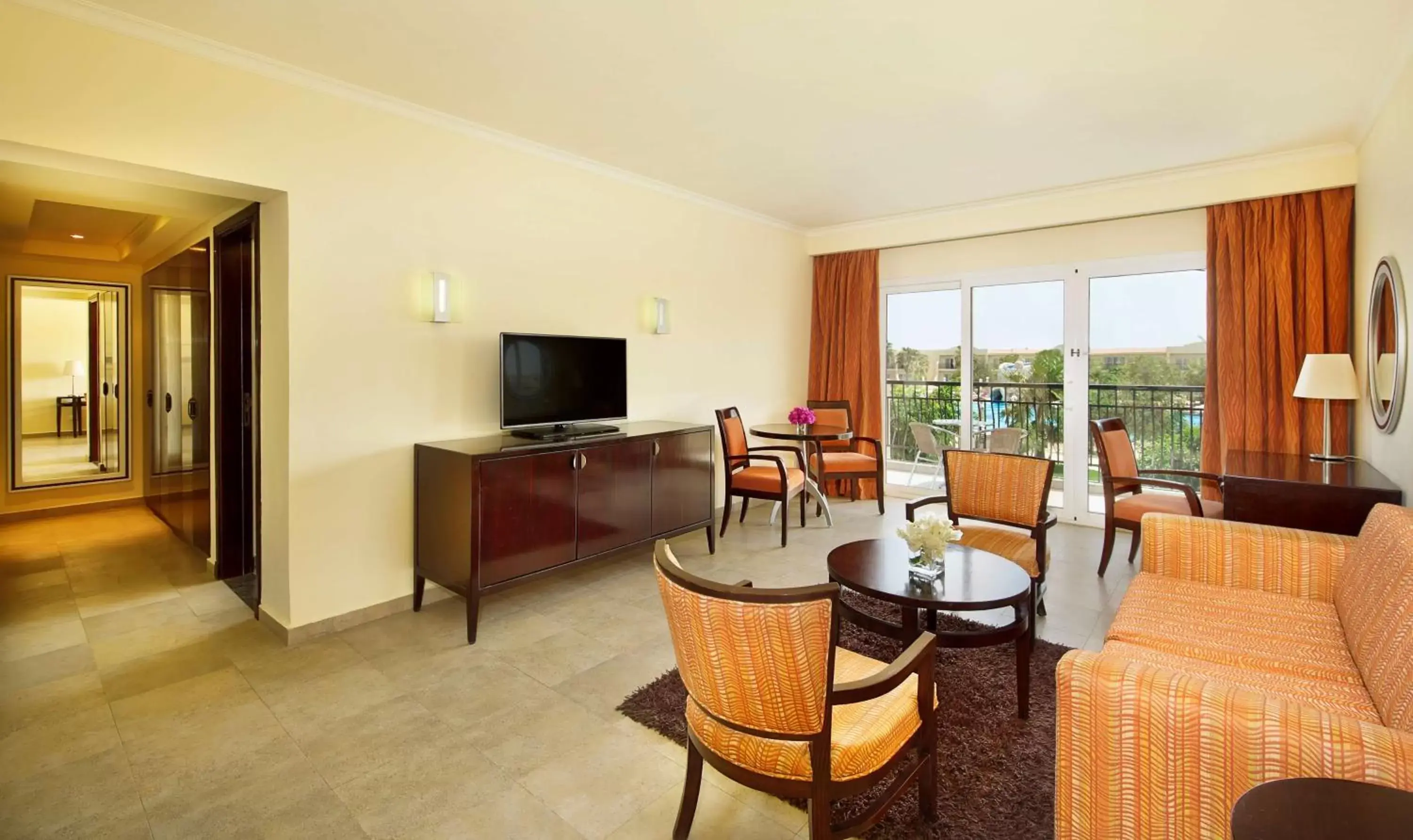 Bedroom, TV/Entertainment Center in DoubleTree by Hilton Sharks Bay Resort