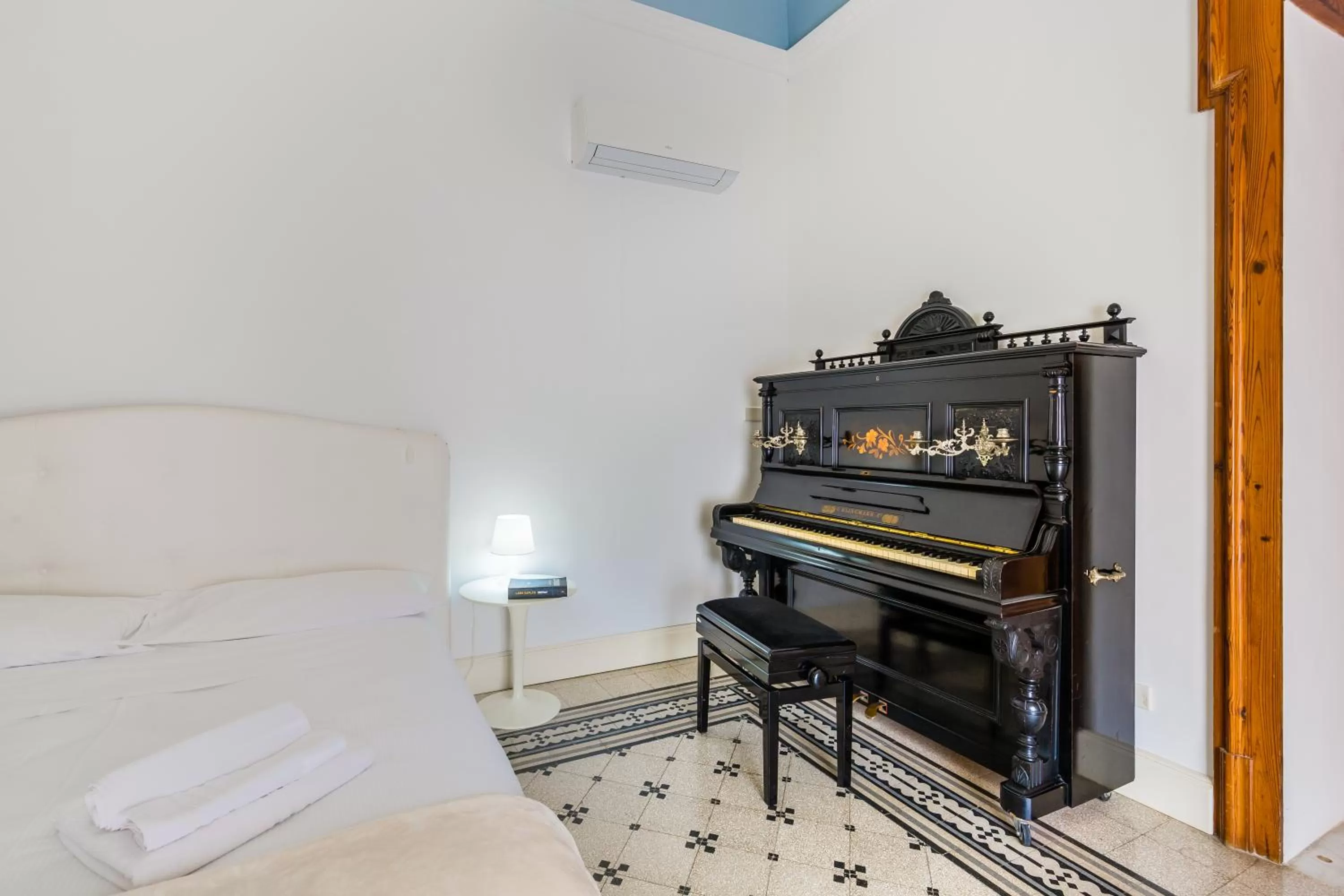 Bedroom, Bed in Palazzo Montalbano