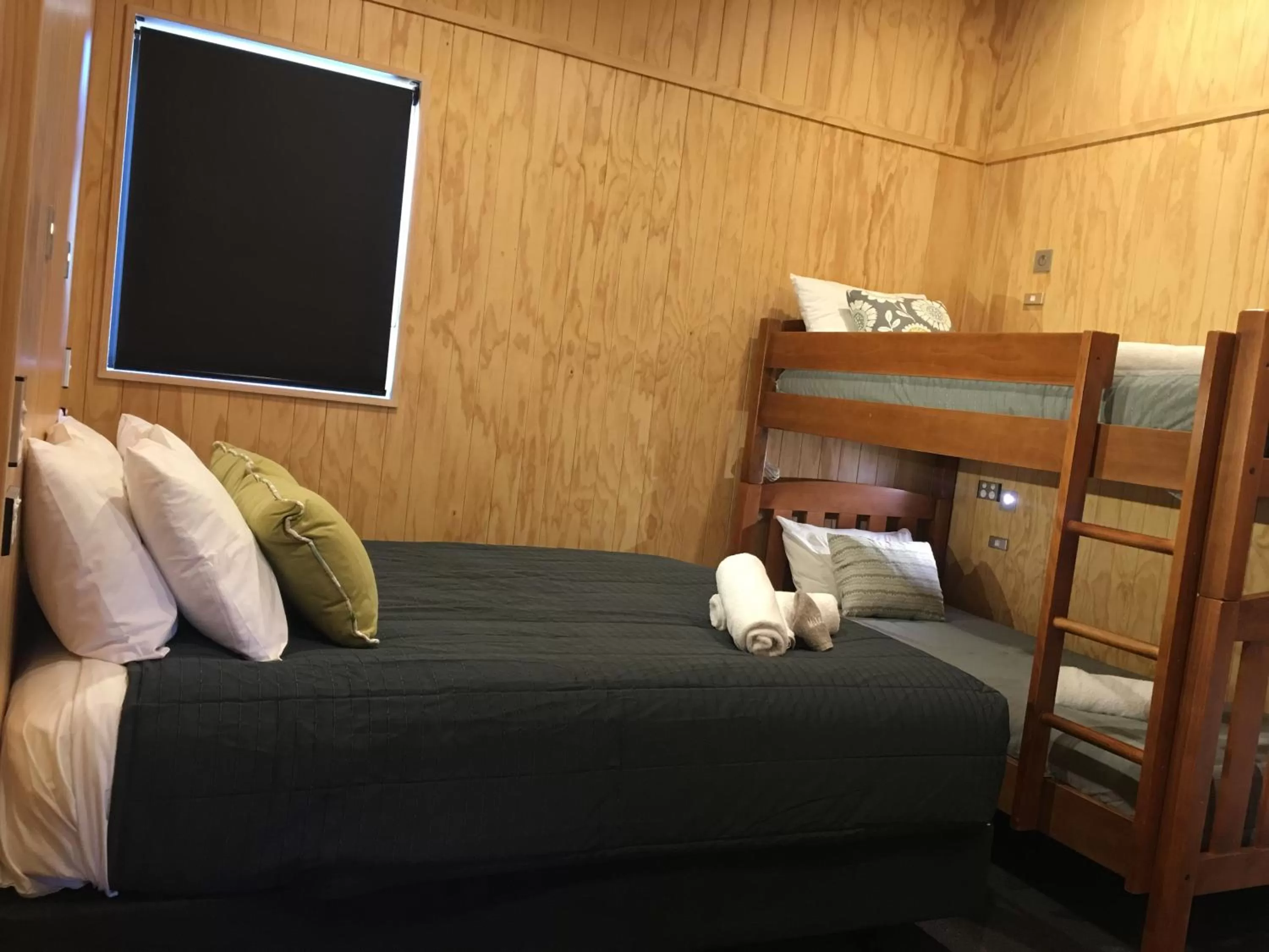 Bedroom in Apartments at Queenstown TOP 10 Holiday Park