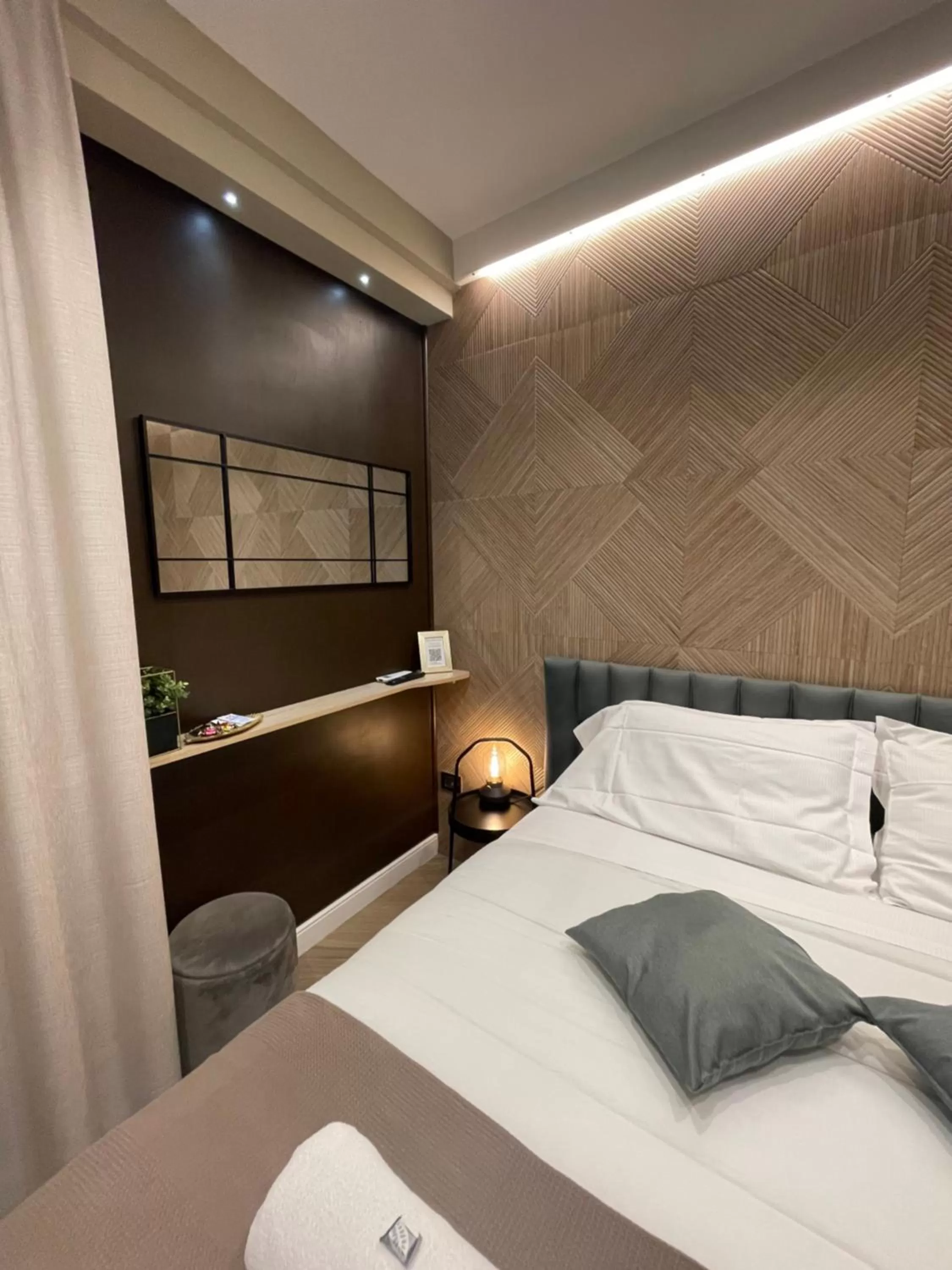 Bed in Pompeii Central Home