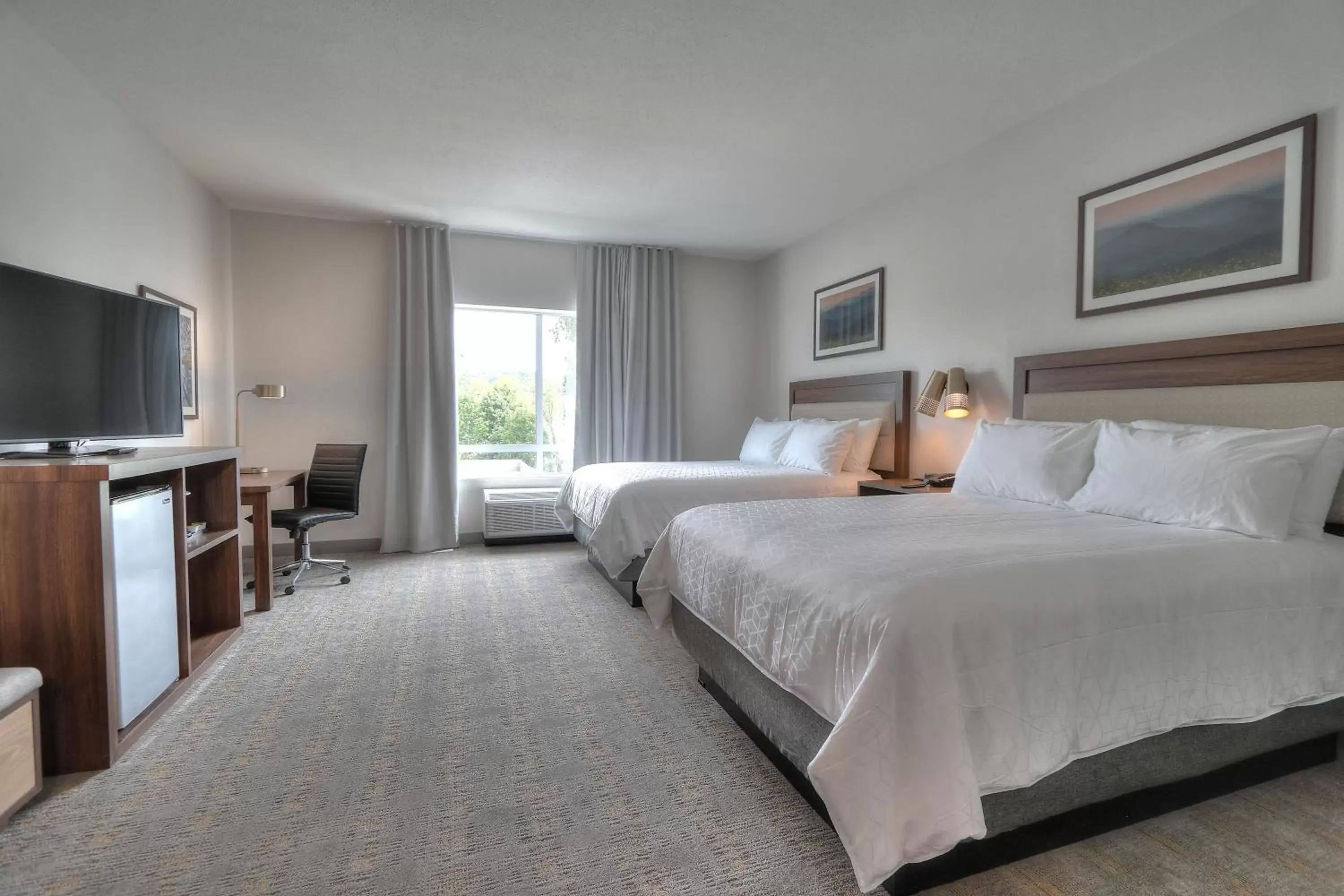 Standard Room with Two Queen Beds in Holiday Inn & Suites Pigeon Forge Convention Center by IHG Standard Room with Two Queen Beds in Holiday Inn & Suites Pigeon Forge Convention Center by IHG