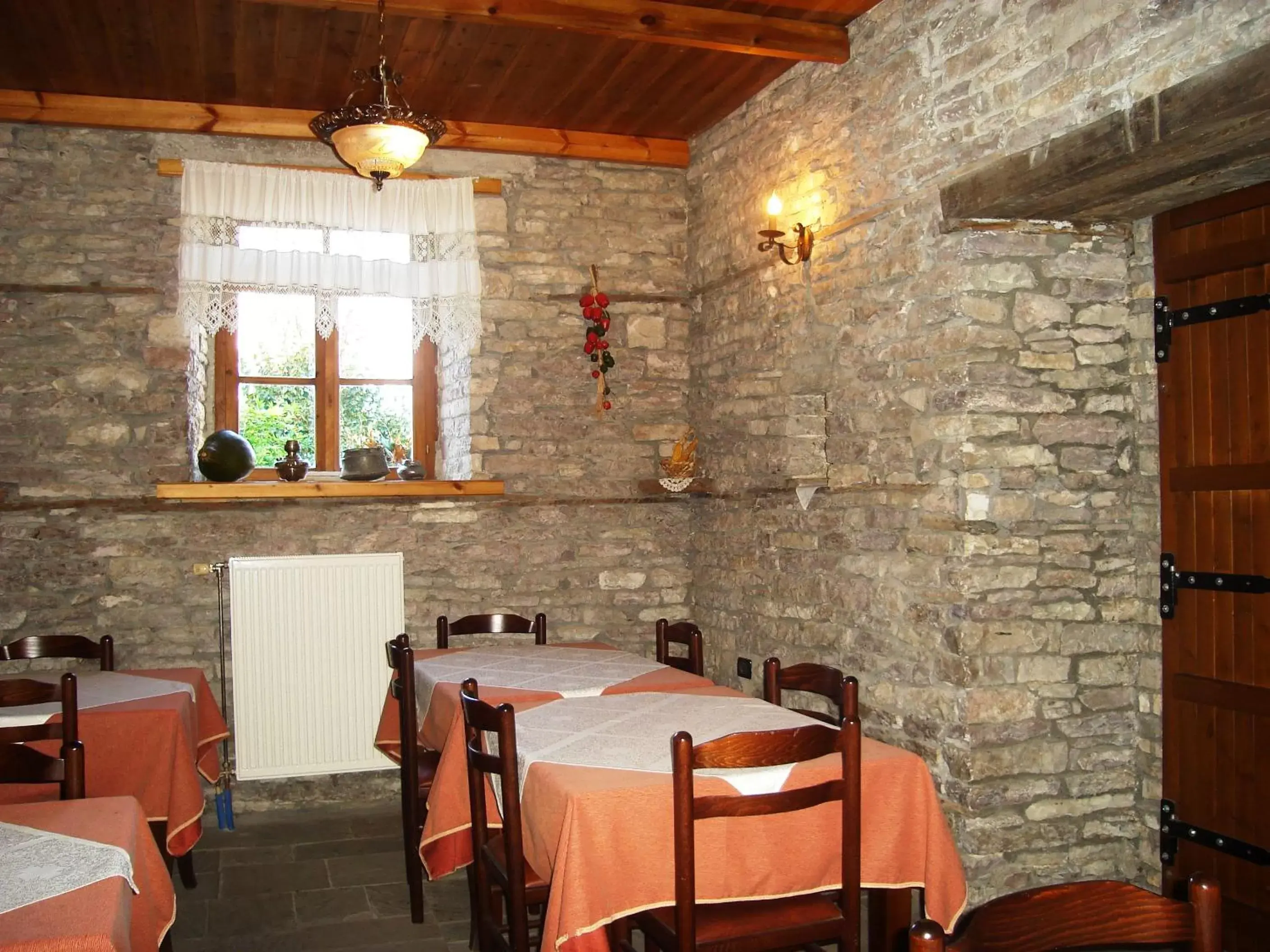 Restaurant/Places to Eat in Hotel Kalemi
