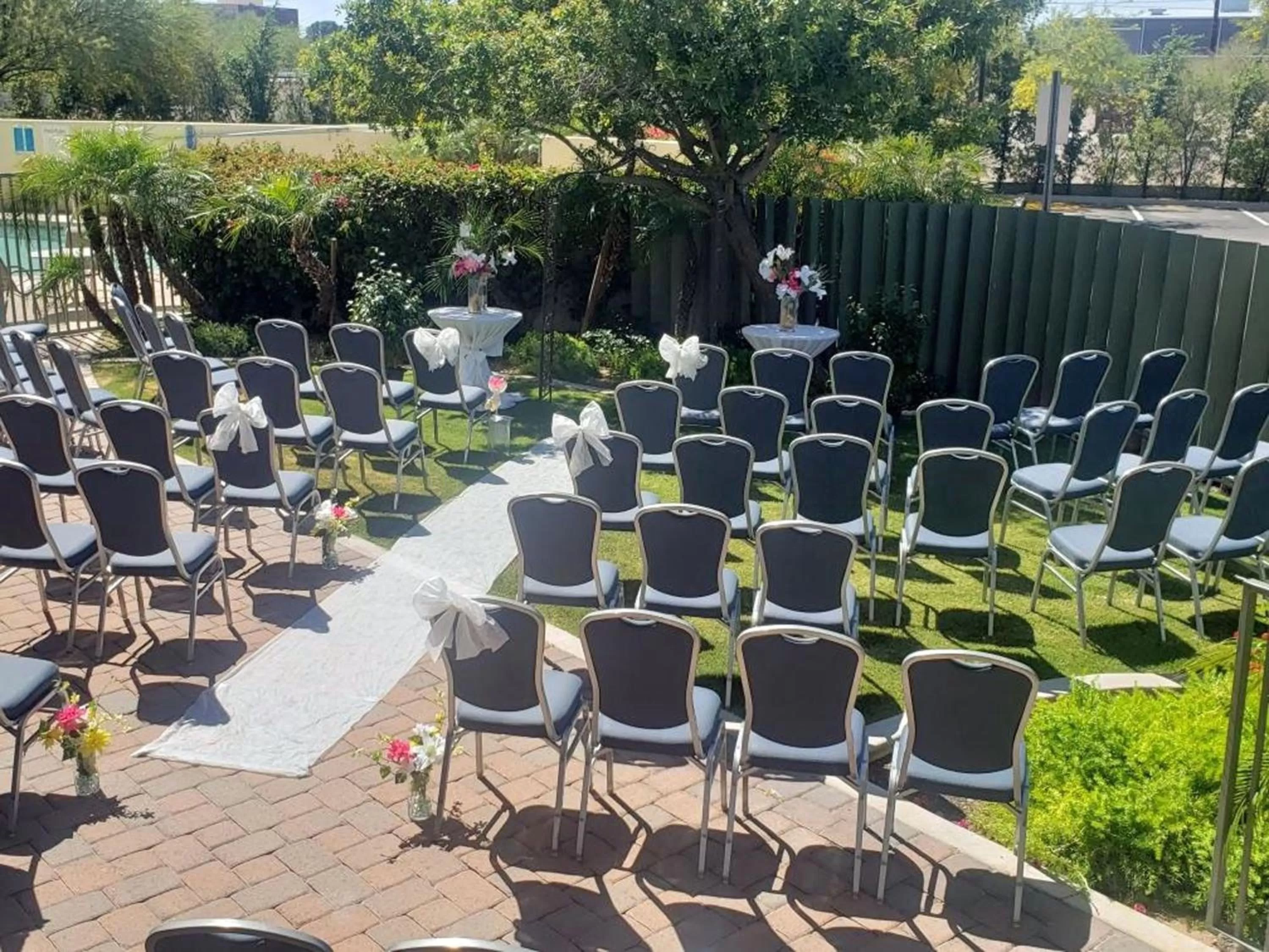 Meeting/conference room in Holiday Inn & Suites Phoenix Airport by IHG