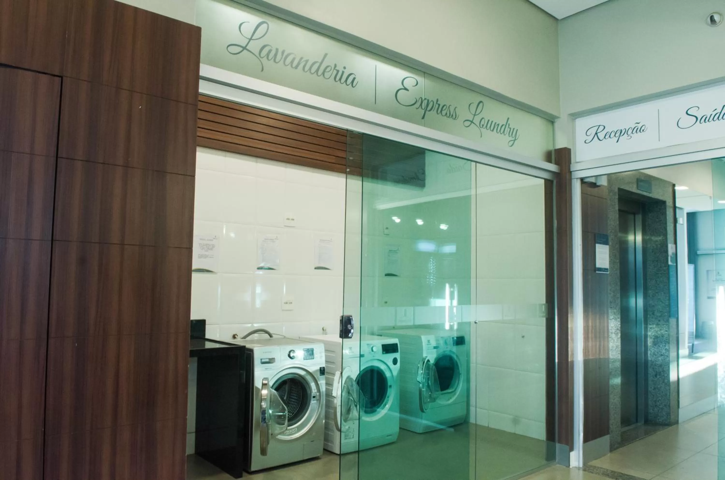 Fitness centre/facilities, Kitchen/Kitchenette in Ímpar Suítes Cidade Nova