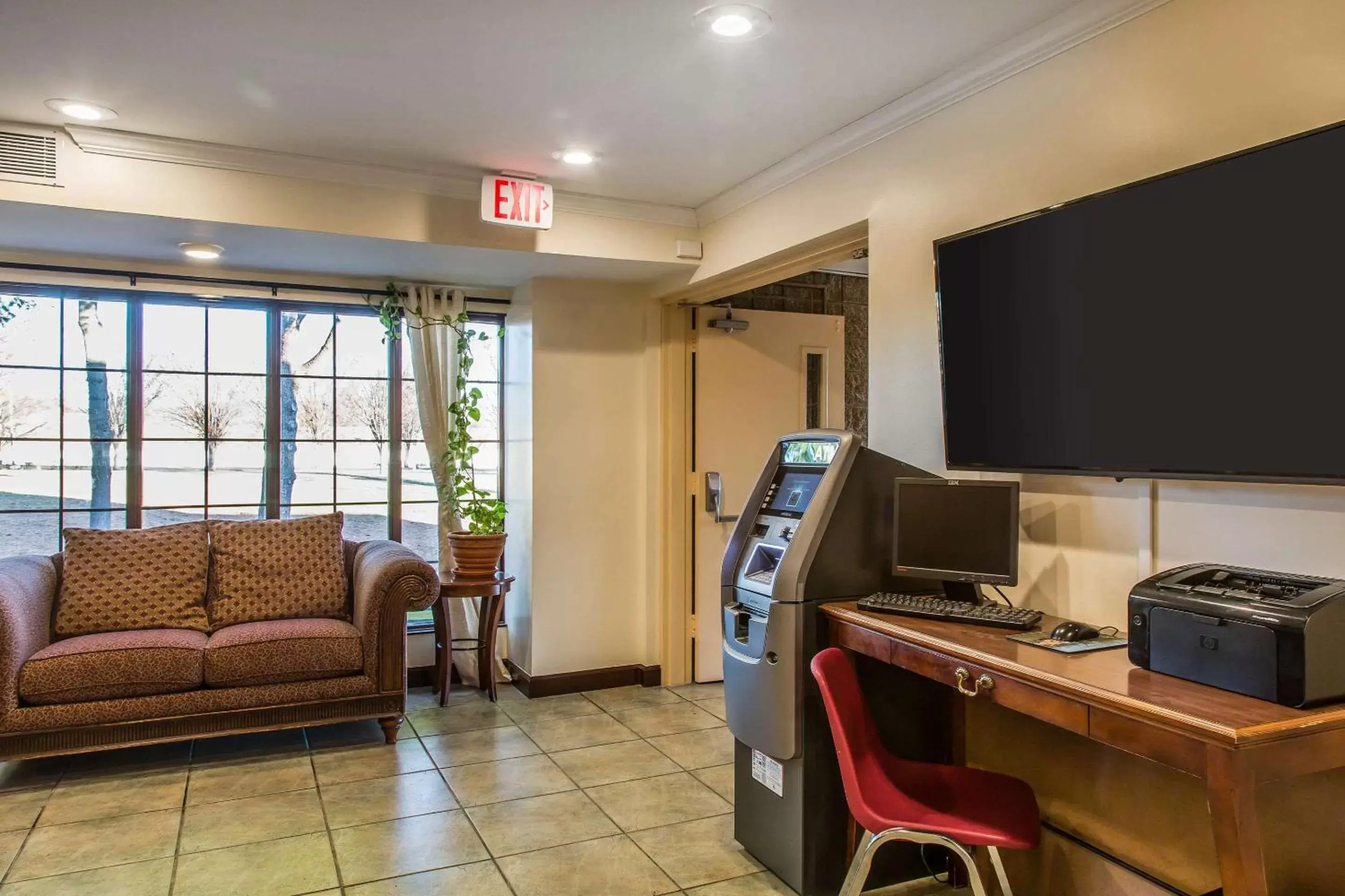 Lobby or reception, TV/Entertainment Center in Econo Lodge Milldale-Southington